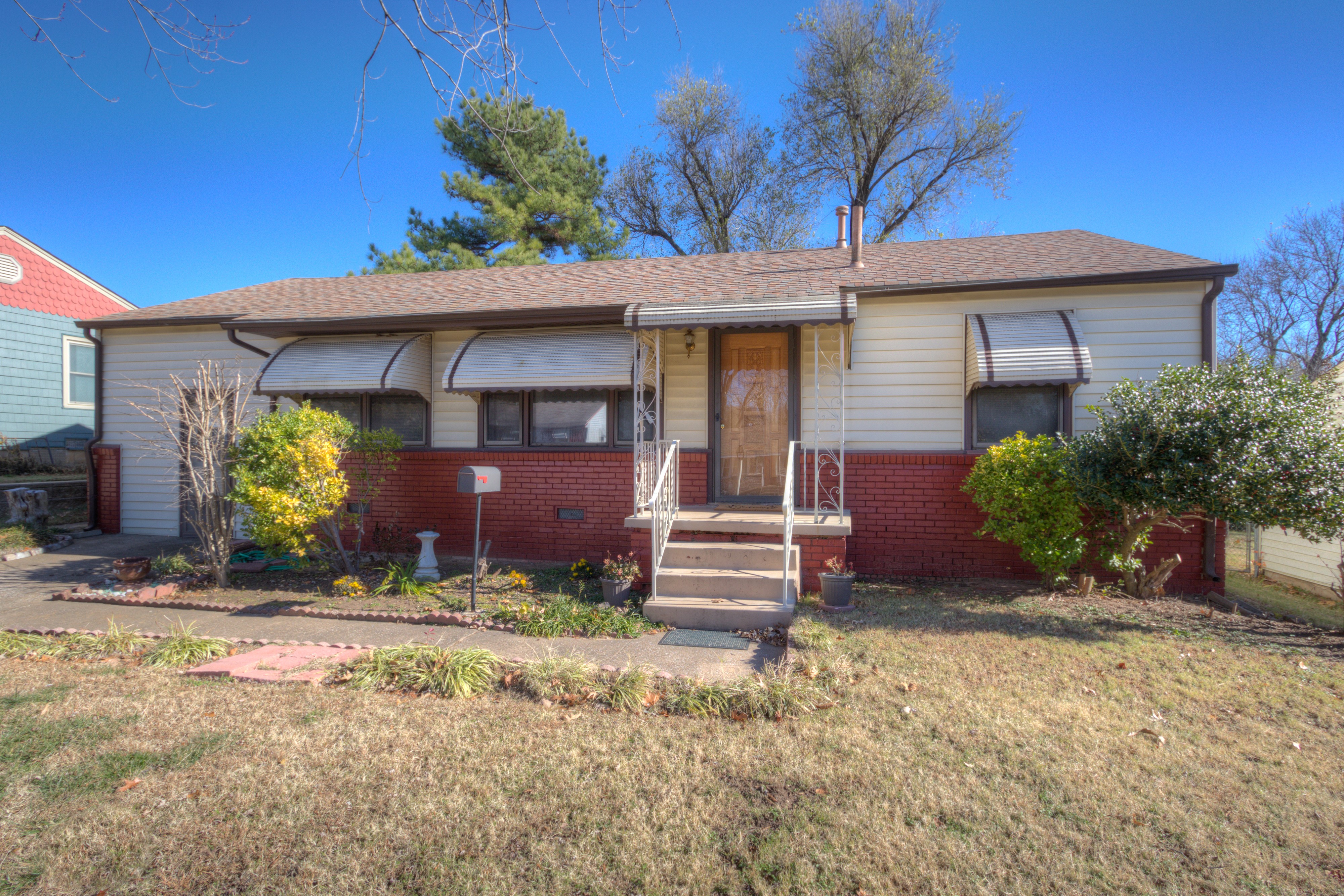 909 Douglas Avenue Property Photo 1