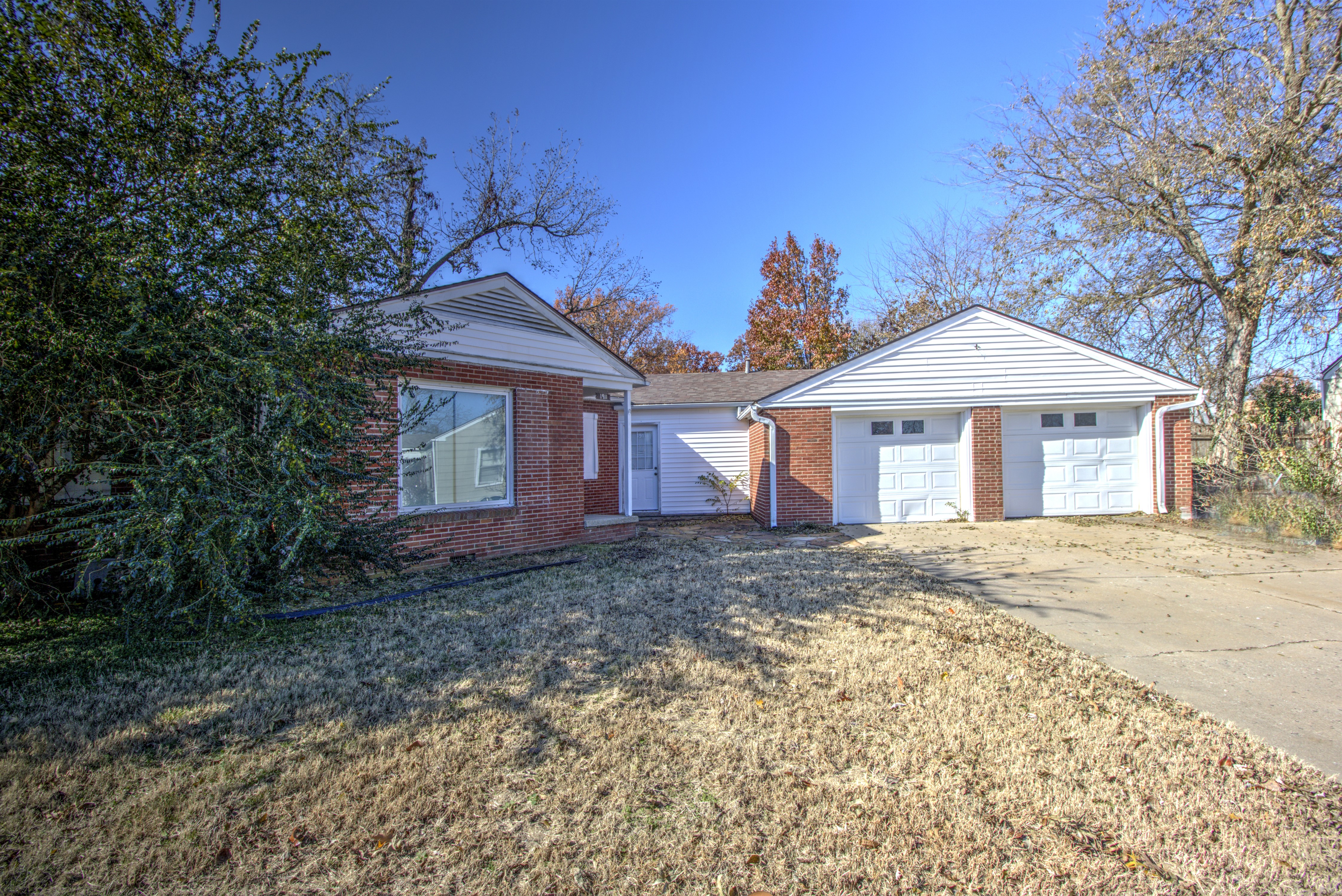 1911 College View Drive Property Photo 1