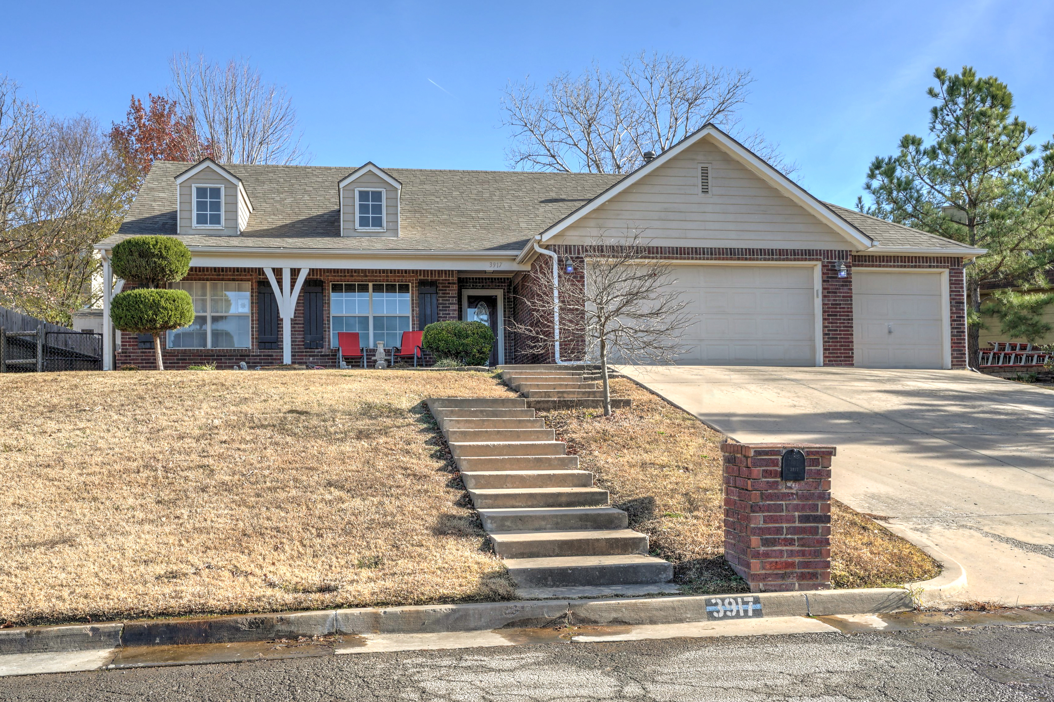 3917 S 74th Avenue Property Photo 1