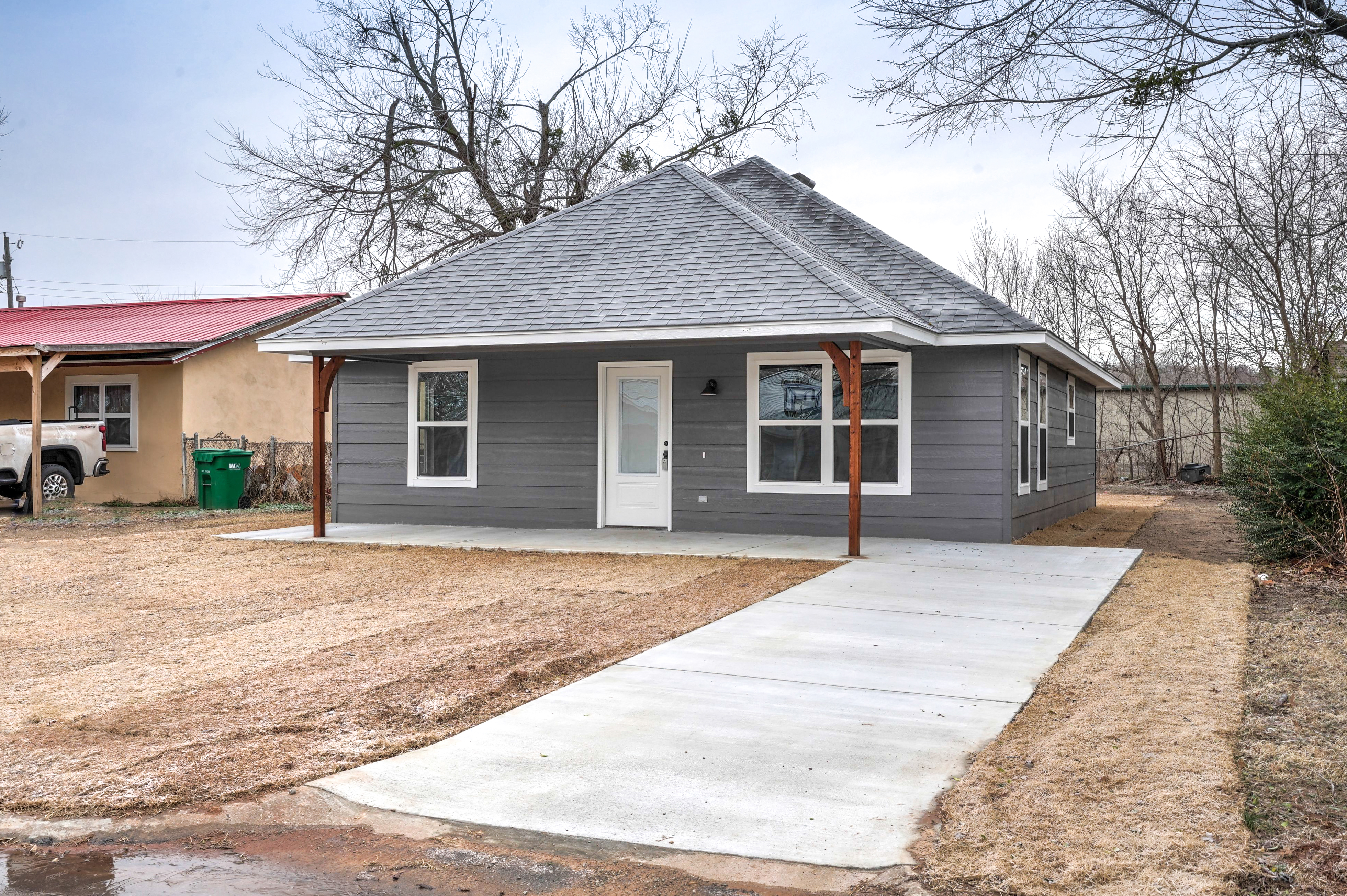 2322 S Cedar Street Property Photo 1