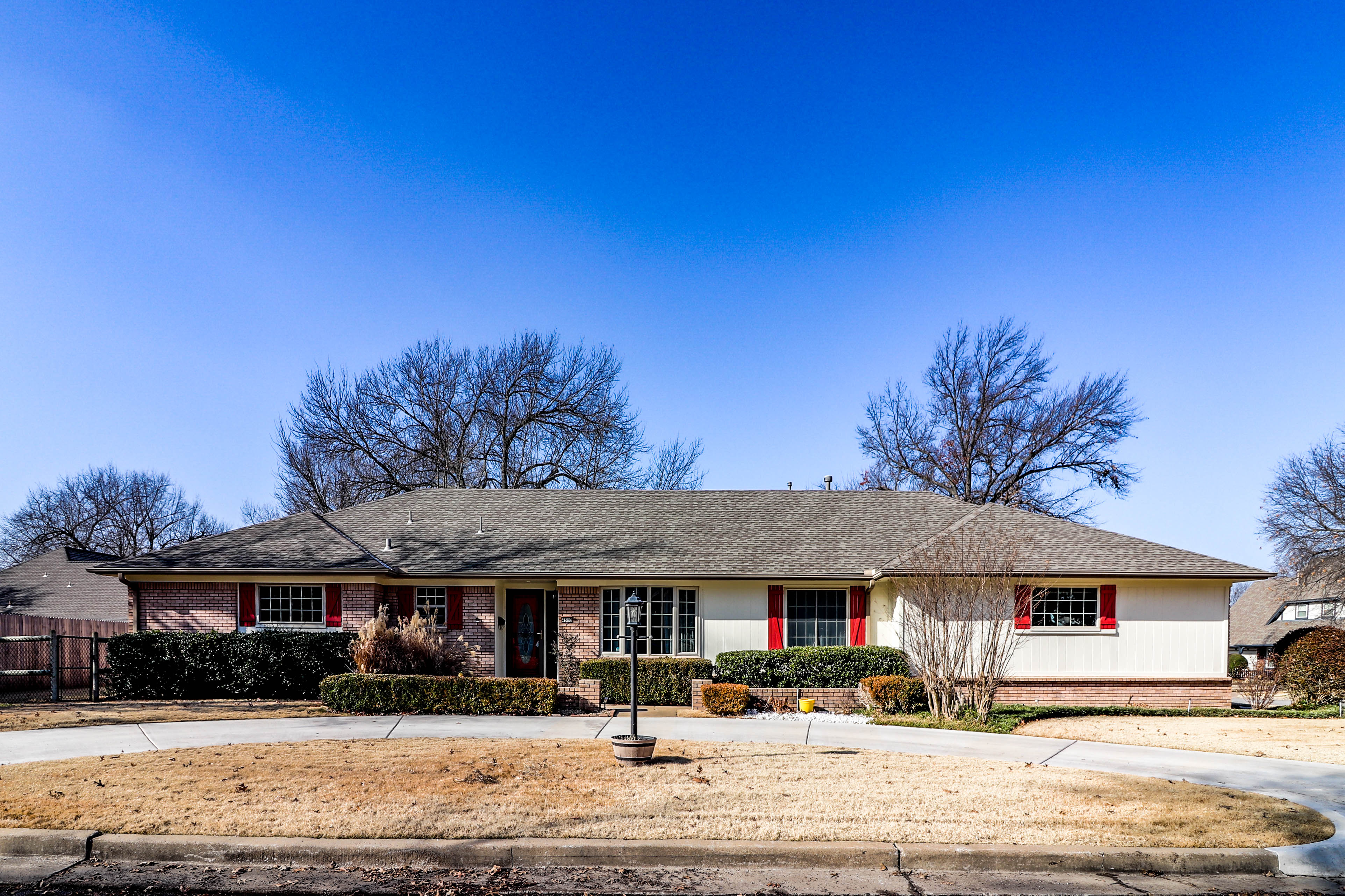 4610 S Lakewood Avenue Property Photo 1