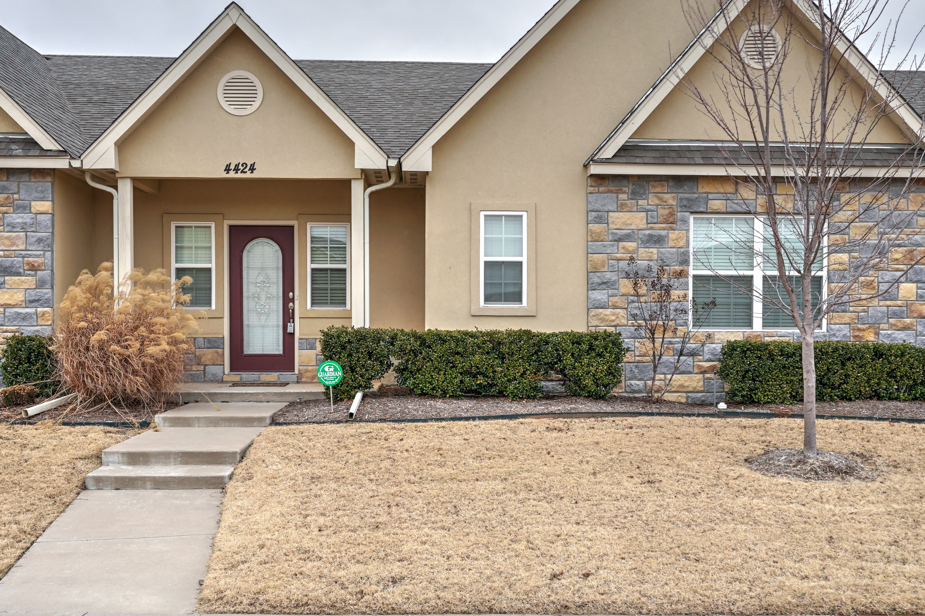 4424 W Fort Worth Street Property Photo 1