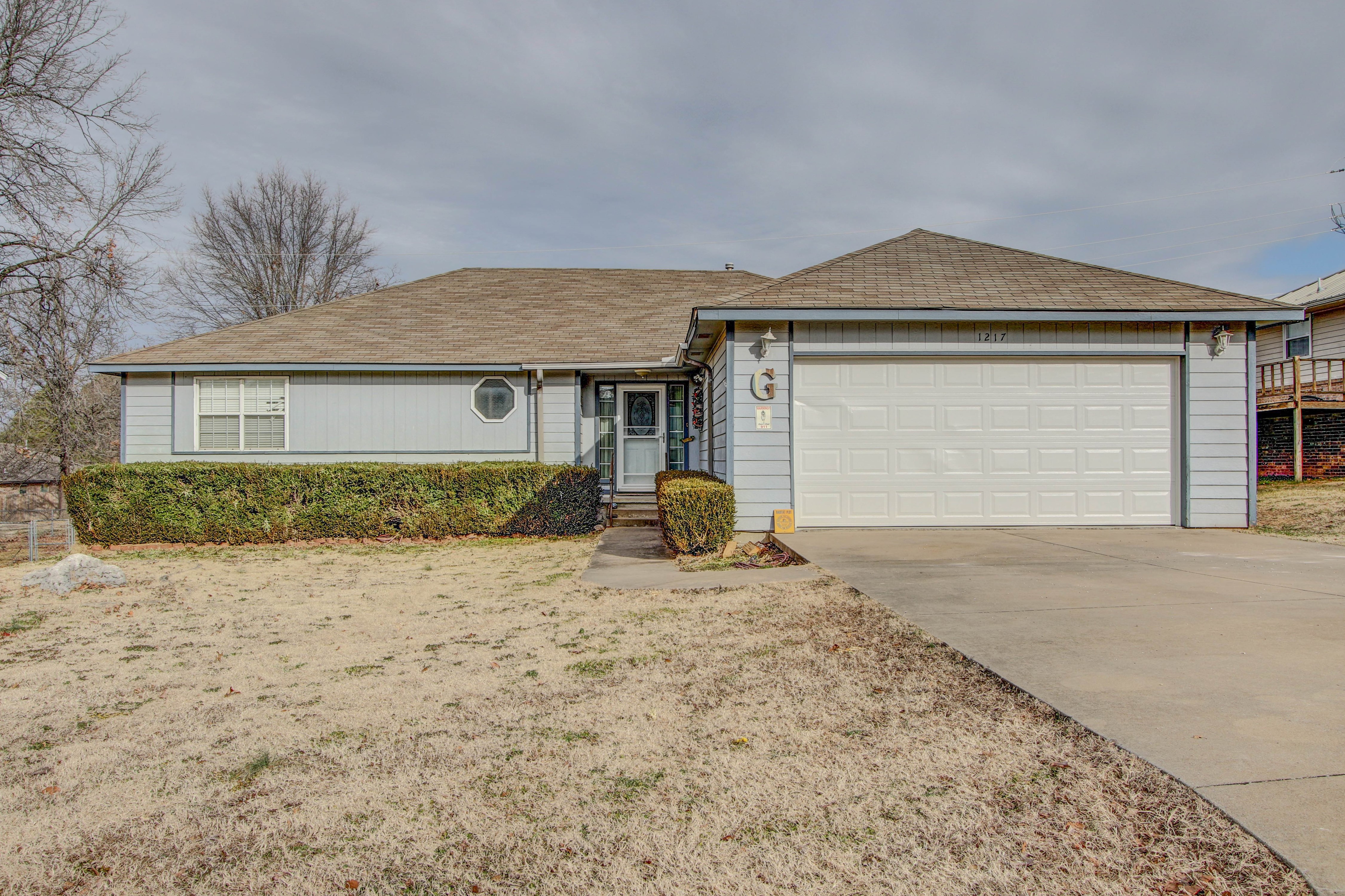 1217 E Boone Property Photo 1