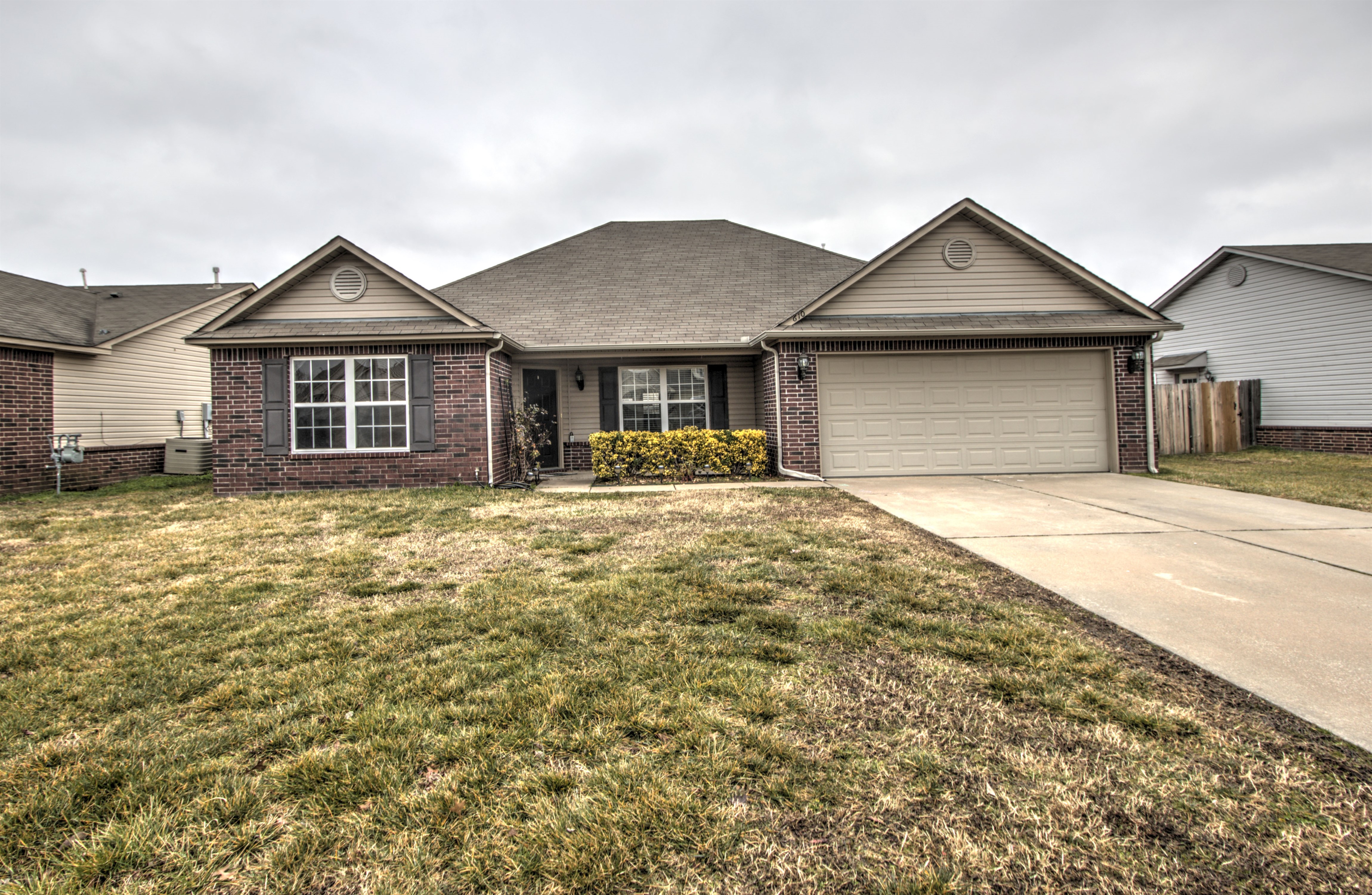 610 S Creek Street Property Photo
