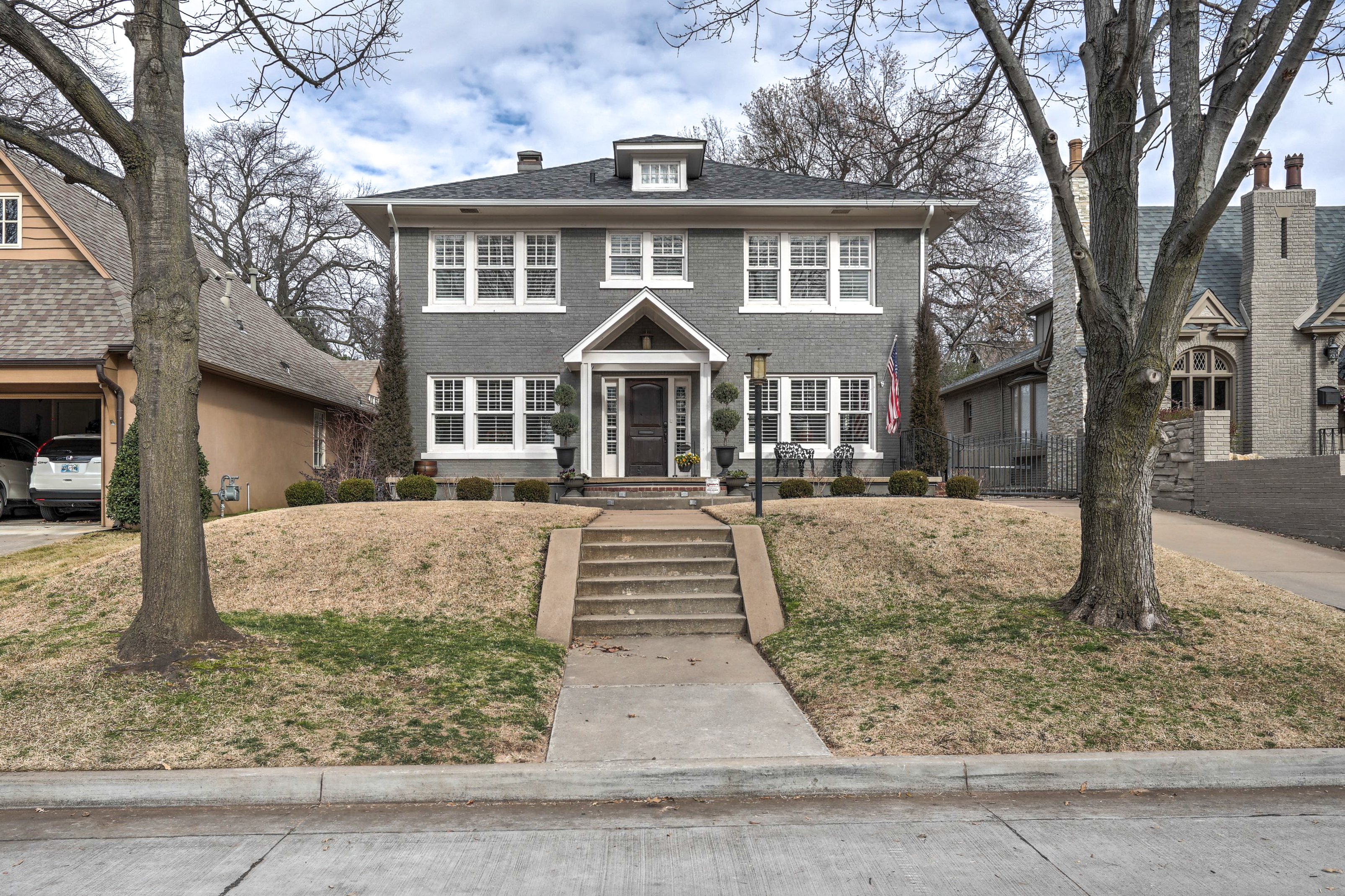247 E 27th Street Property Photo 1