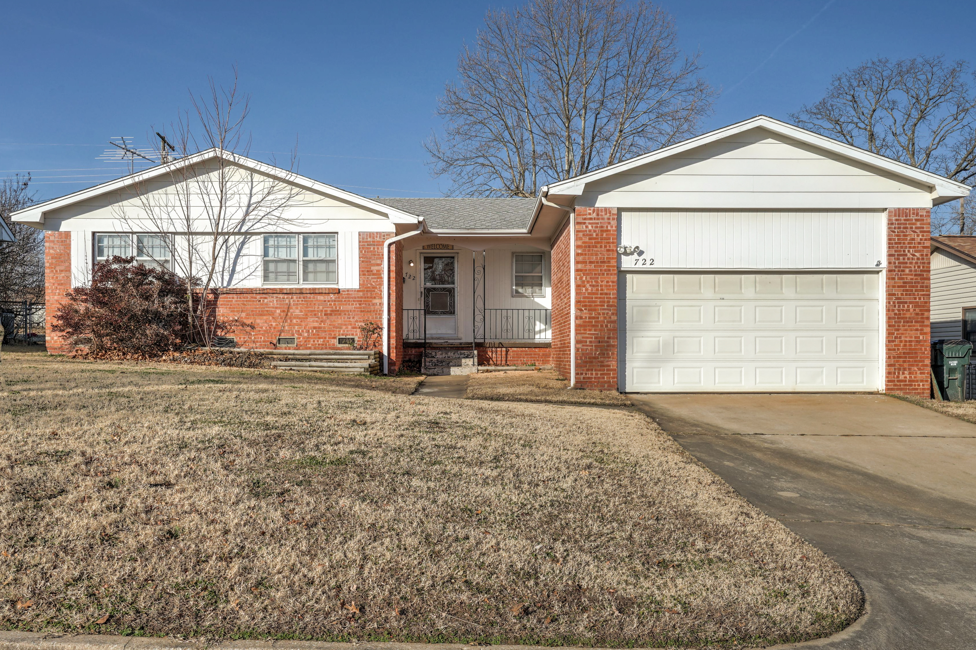 722 N Moccasin Place Property Photo 1