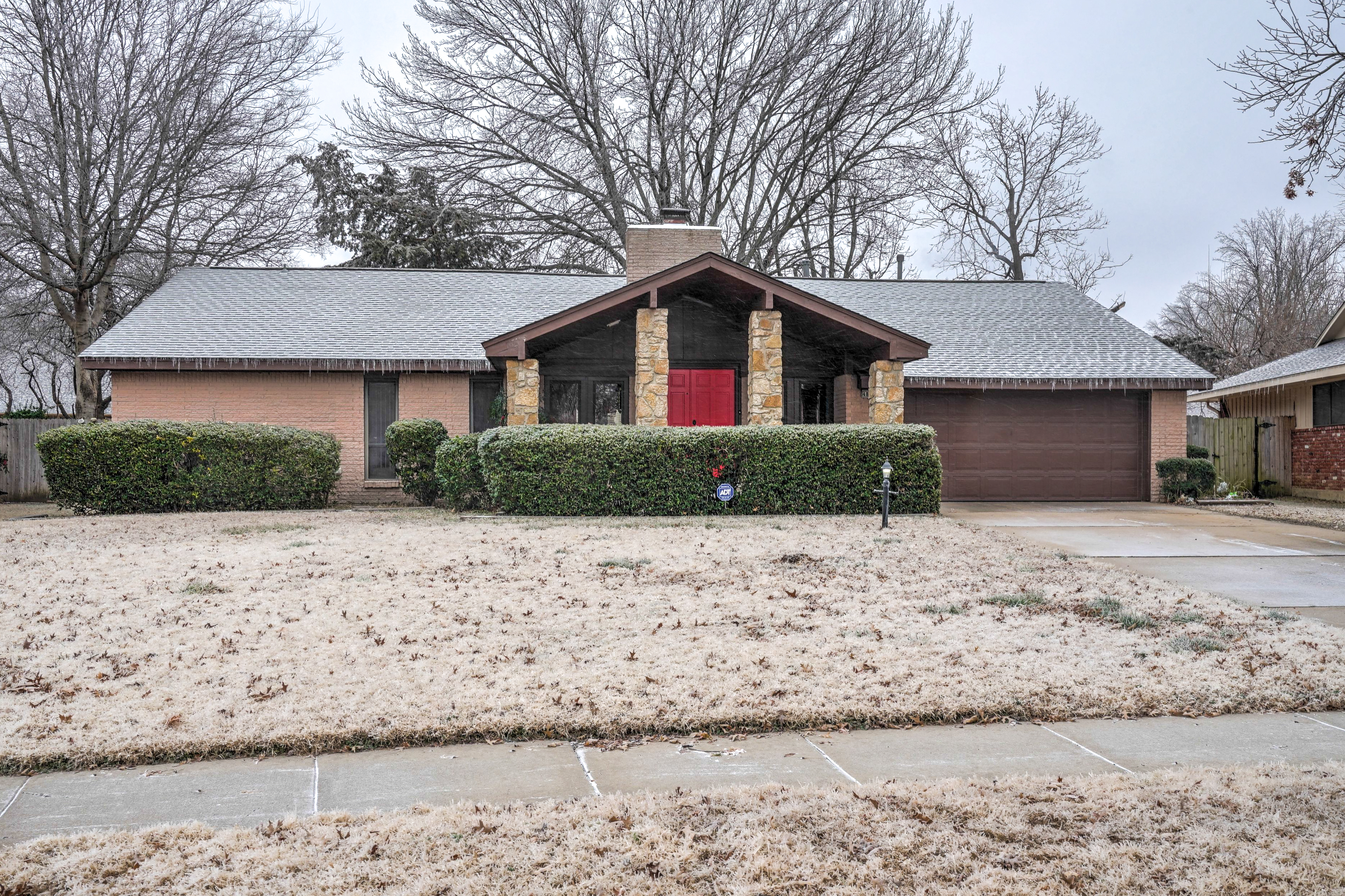 4851 S 68th Avenue Property Photo 1