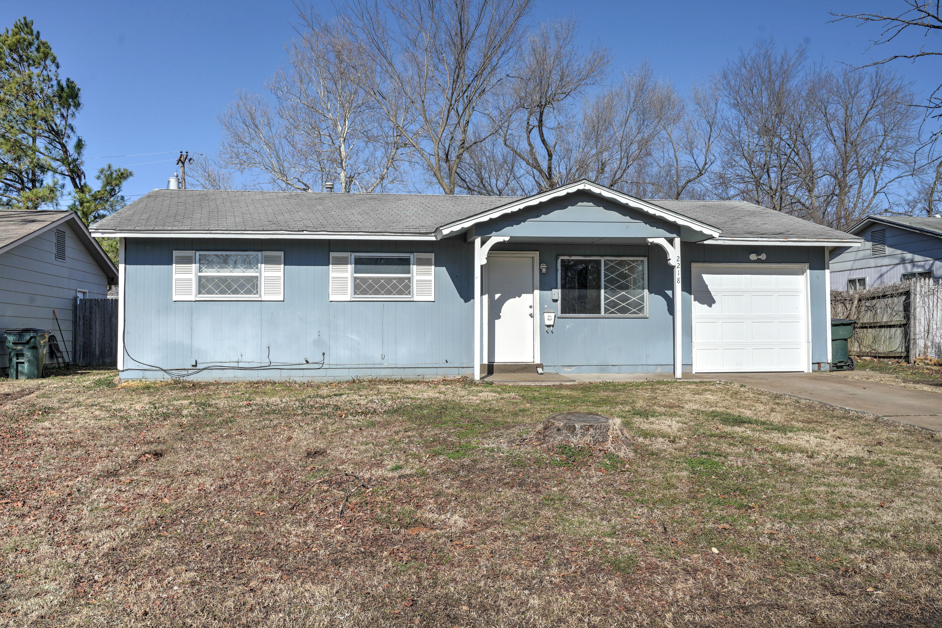 2218 S Poplar Street Property Photo 1