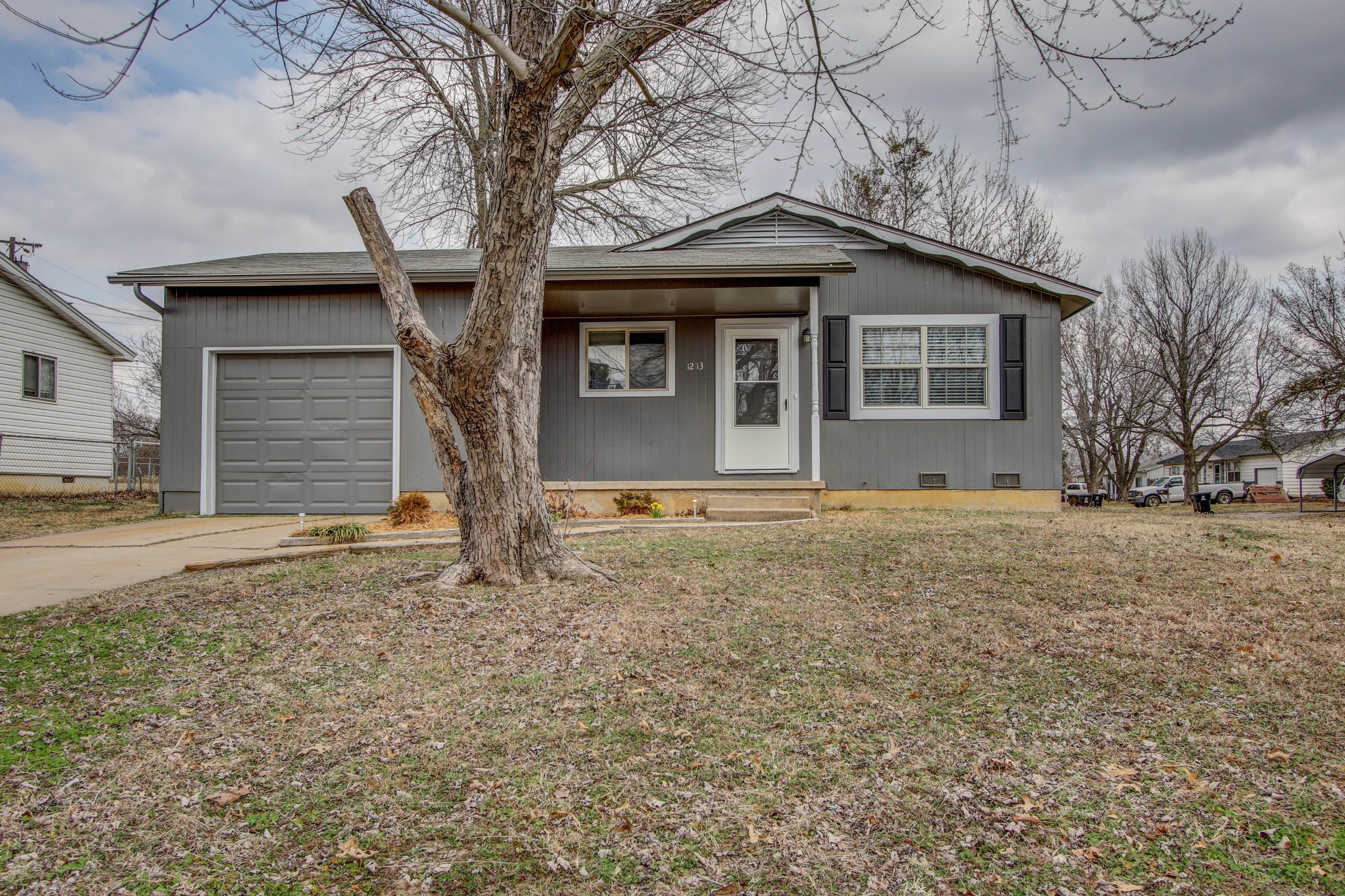 1213 S Date Avenue Property Photo 1