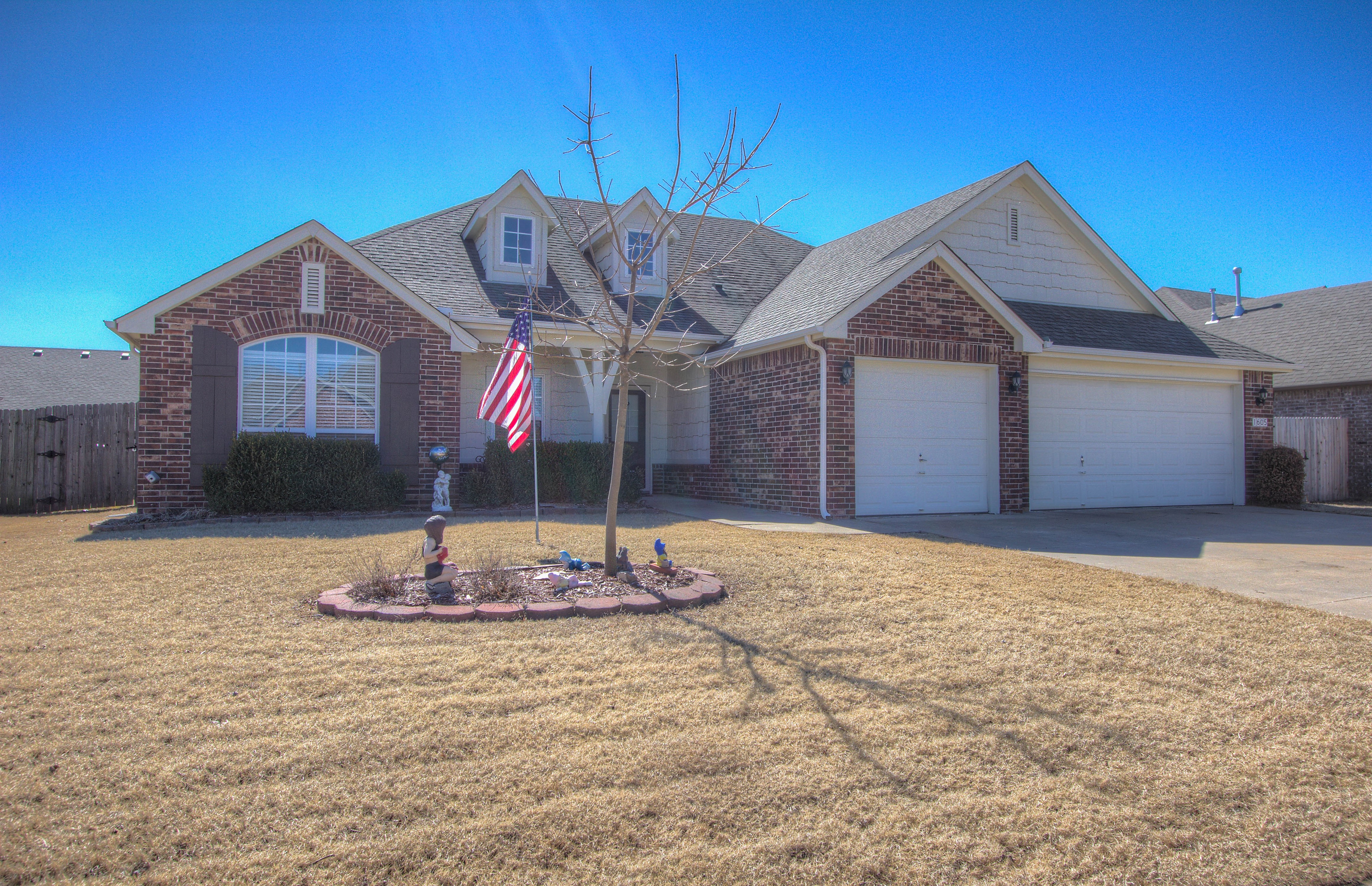 1605 W Birmingham Street Property Photo 1