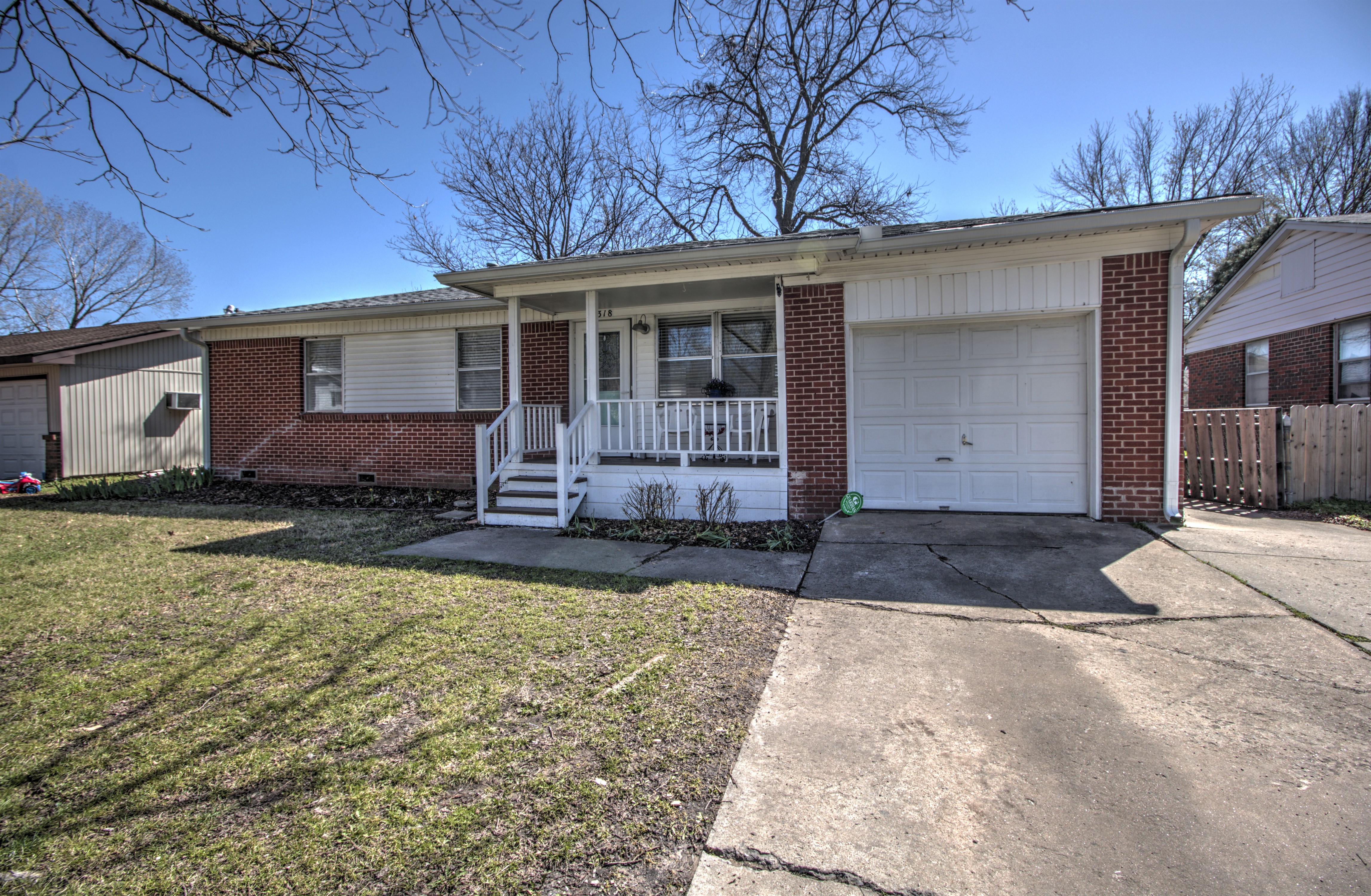 1318 Ne 3rd Place Property Photo 1