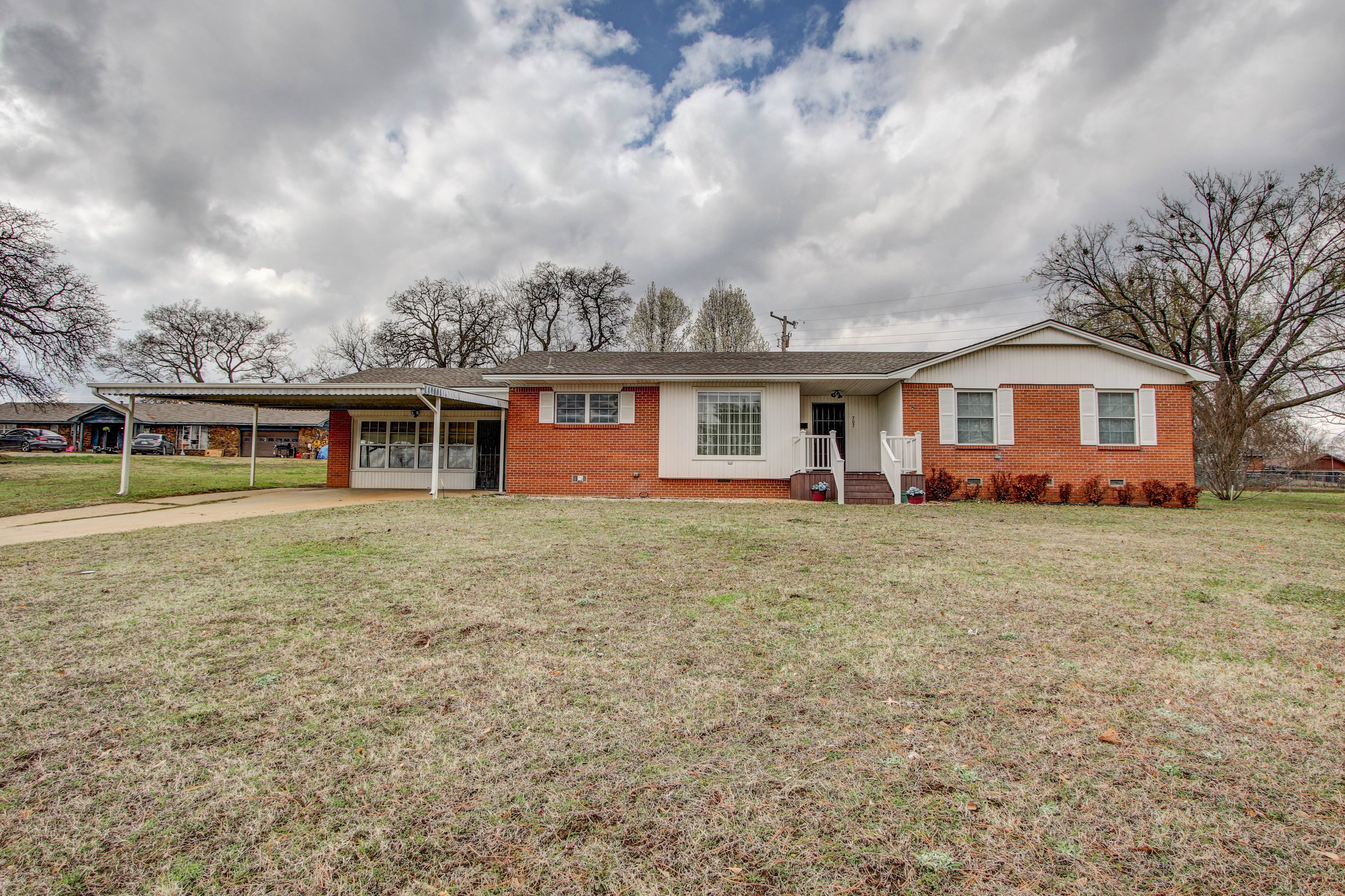 707 W Kiowa Avenue Property Photo 1