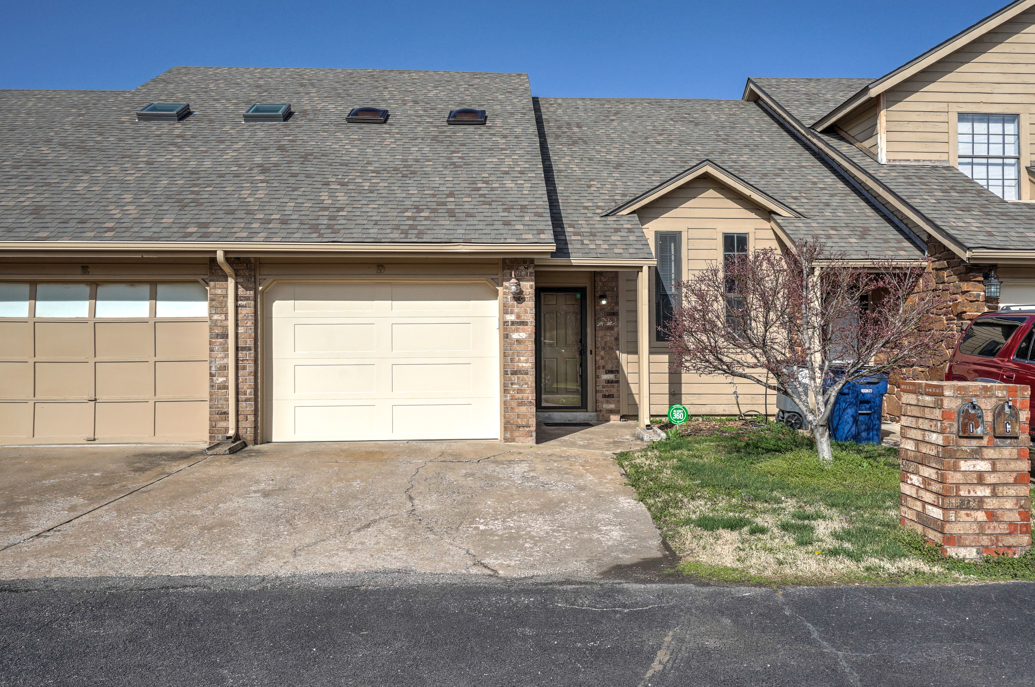 8144 E 17th Street #d Property Photo 1