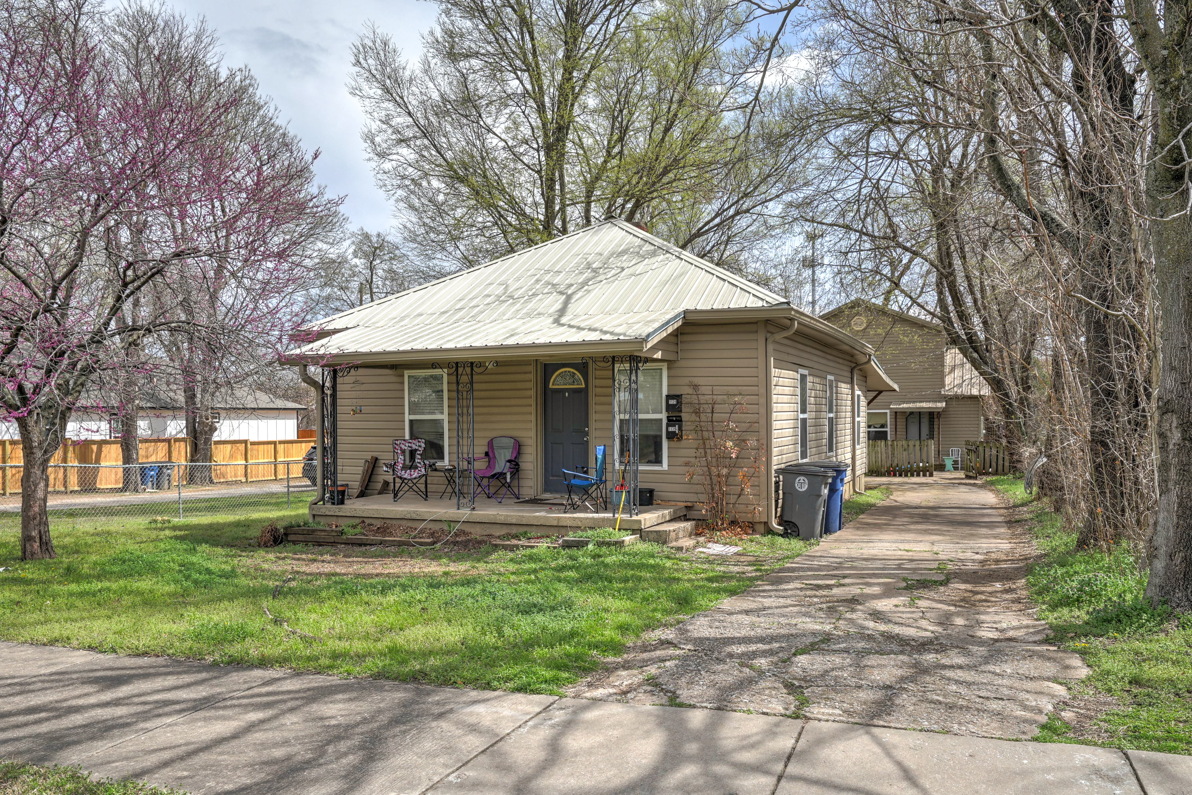 1139 S Yorktown Avenue Property Photo 1