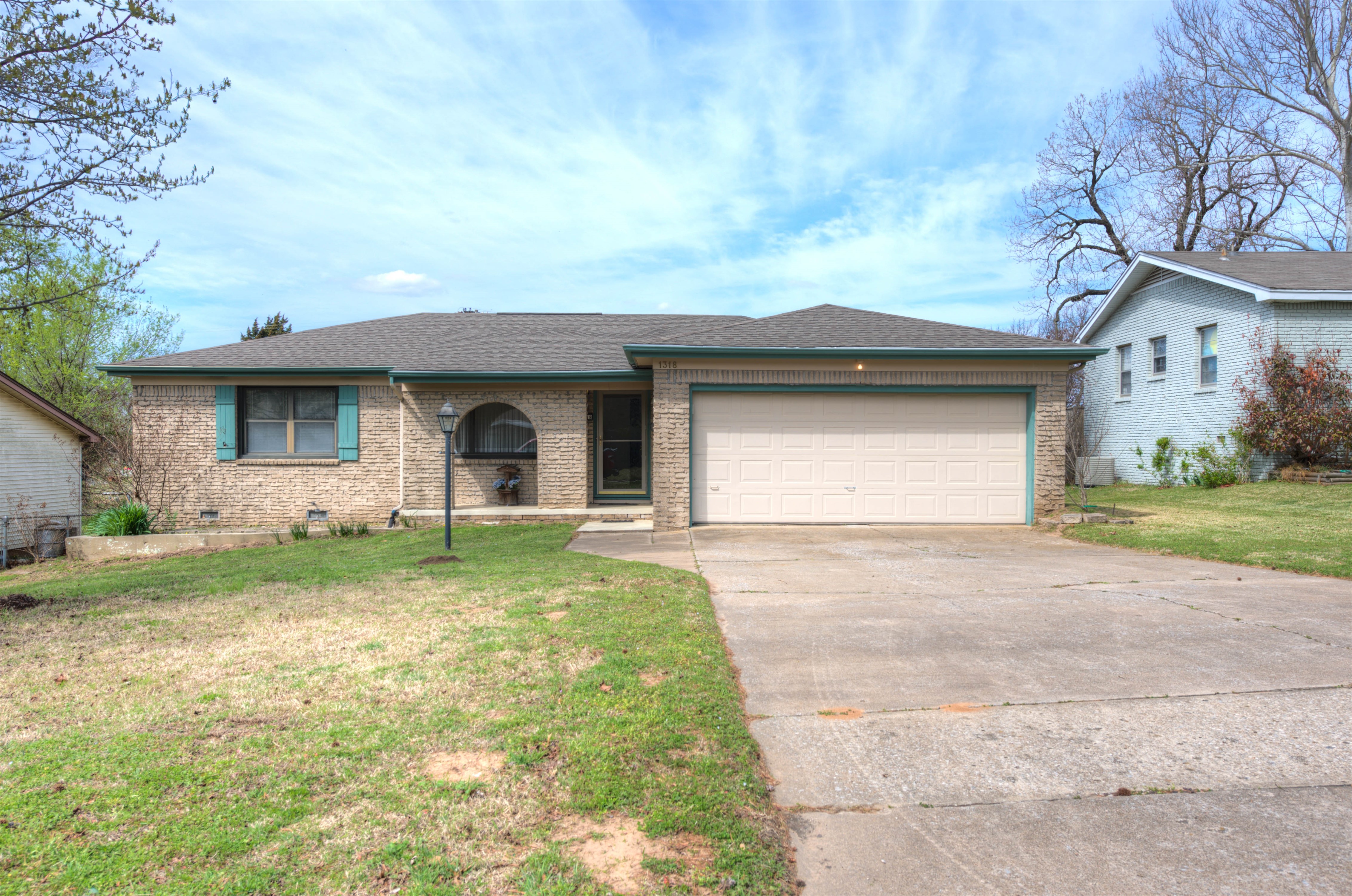 1318 N Garfield Avenue Property Photo 1