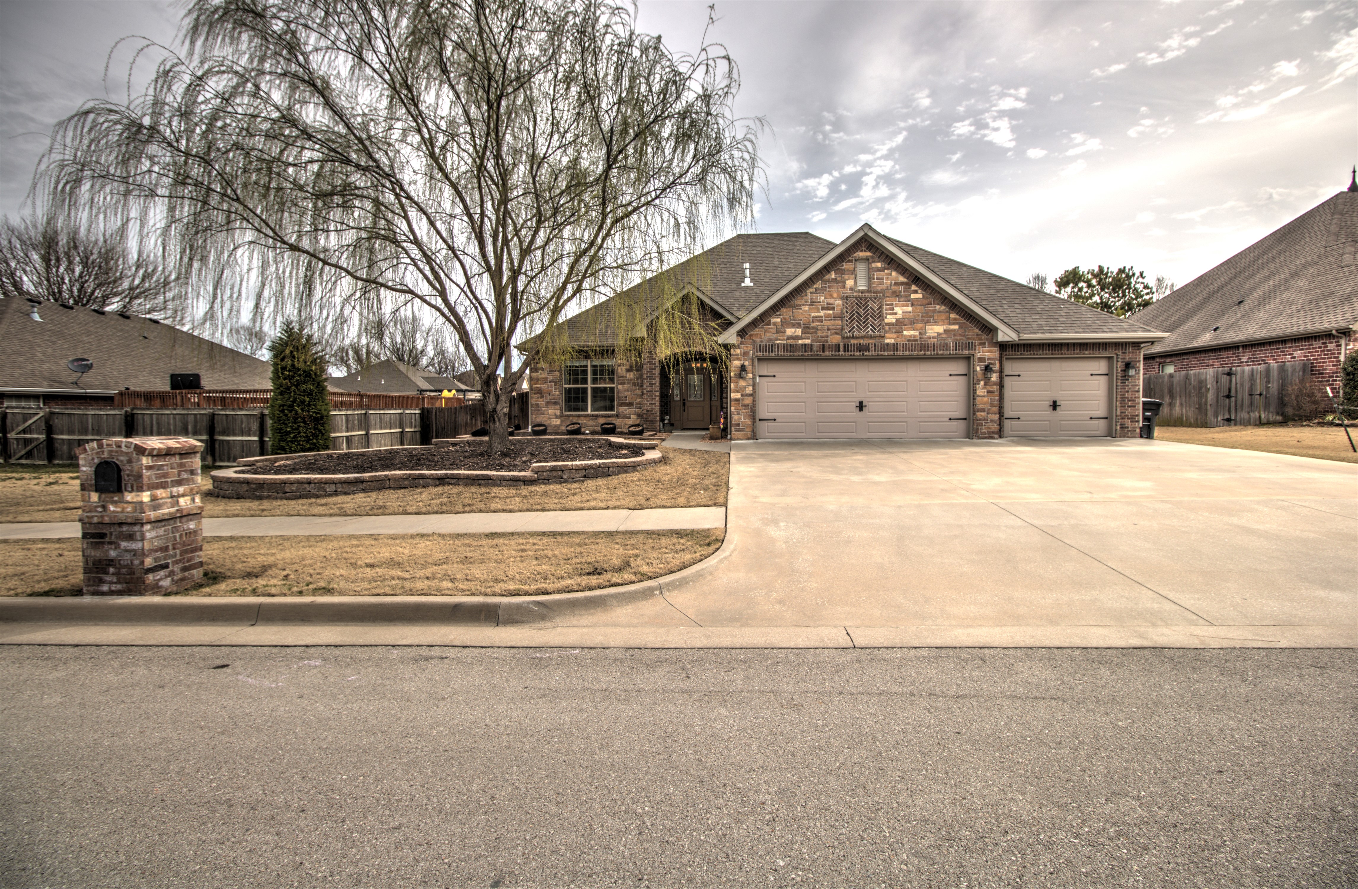 1206 Manor Drive Property Photo 1