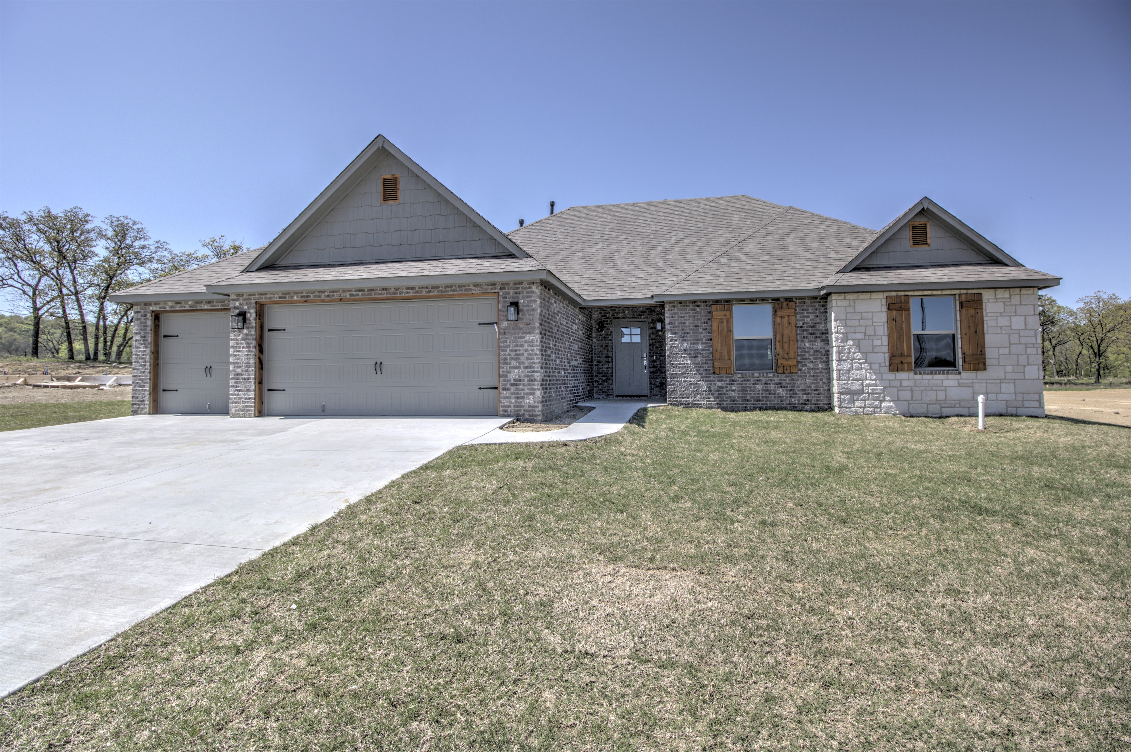 3056 Hilltop Drive Property Photo 1