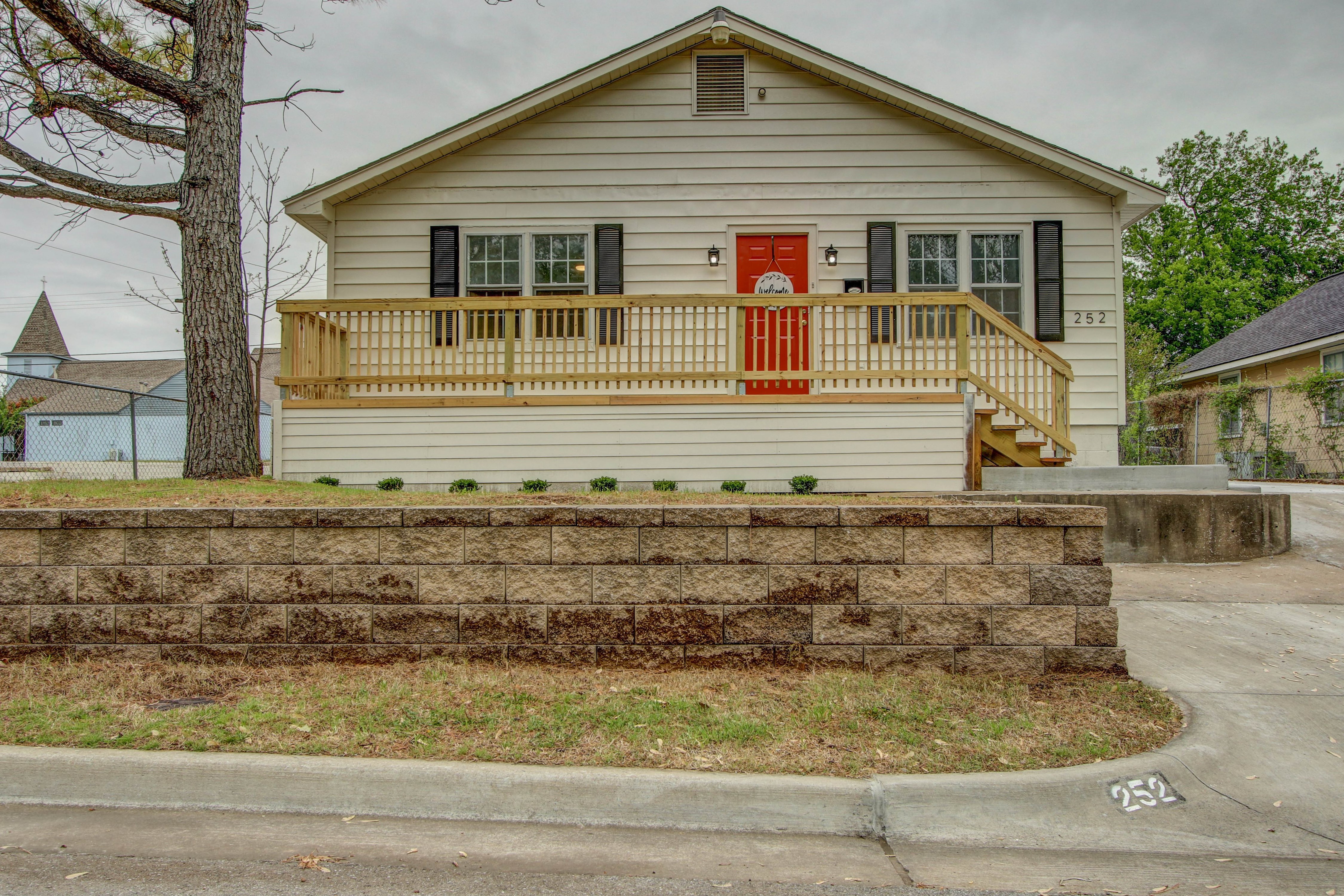 252 S Quebec Avenue Property Photo 1