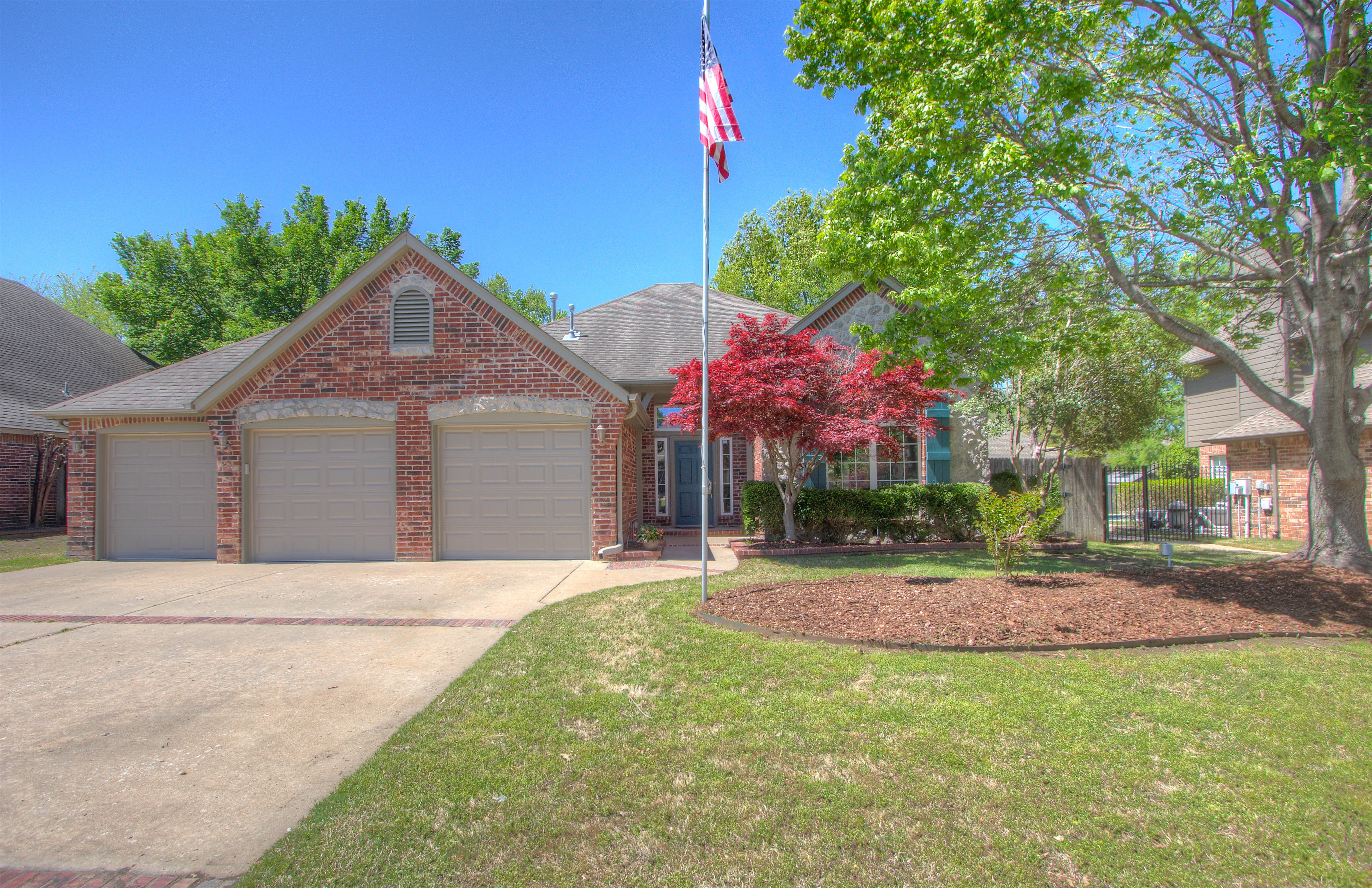 2432 S Tamarack Avenue Property Photo 1