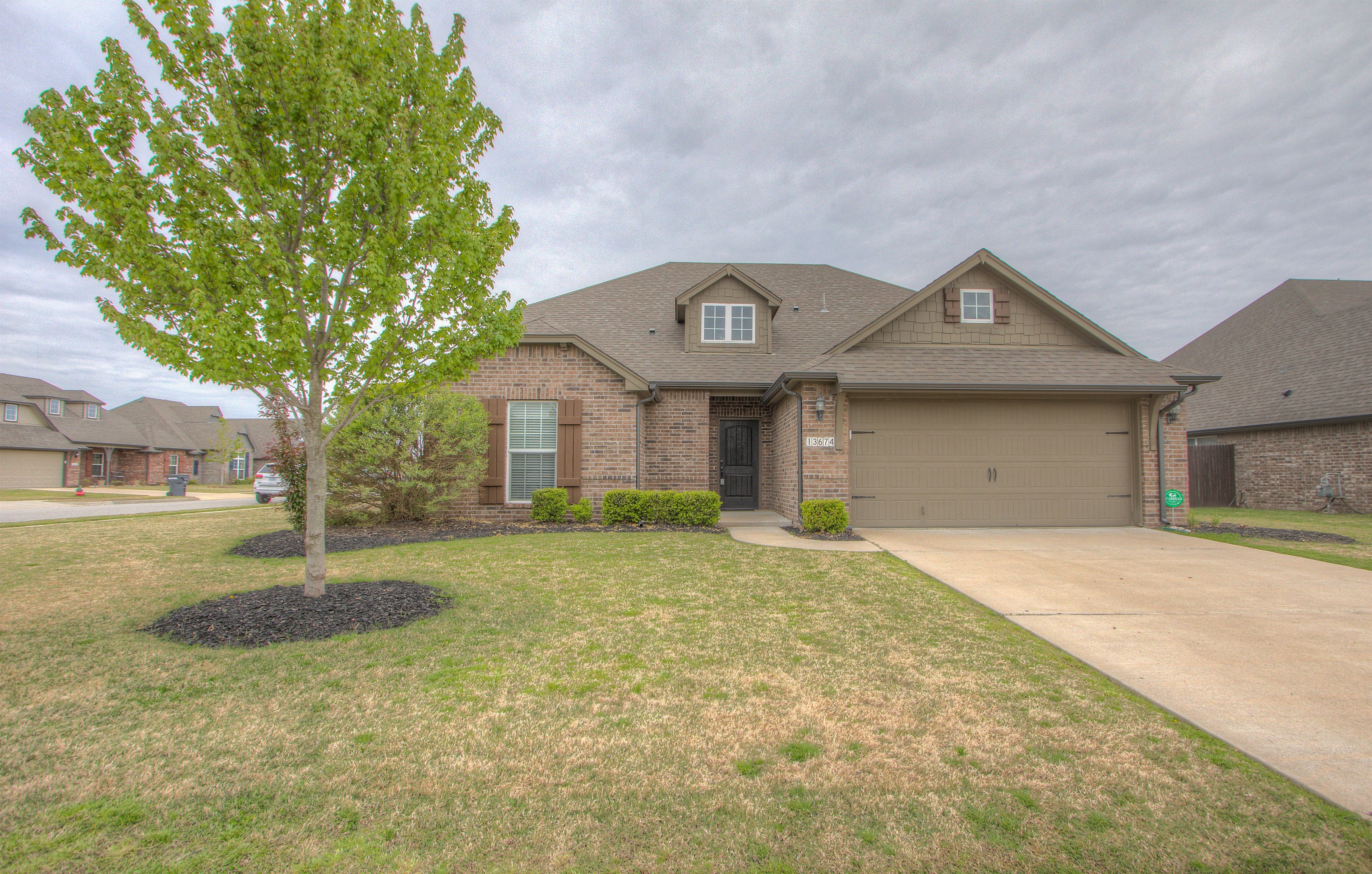13674 S Iroquois Avenue Property Photo 1