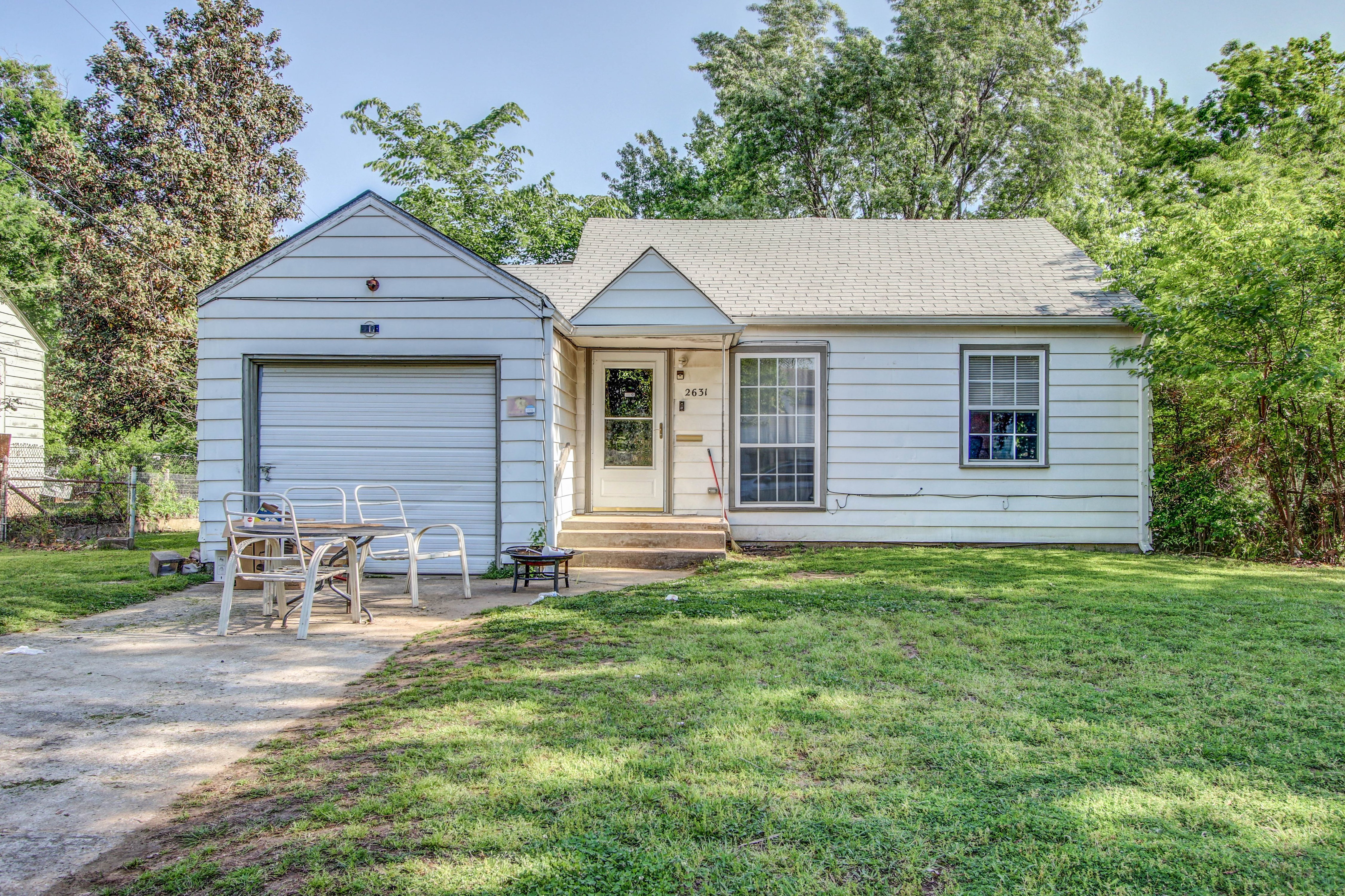 2631 E Newton Court Property Photo 1