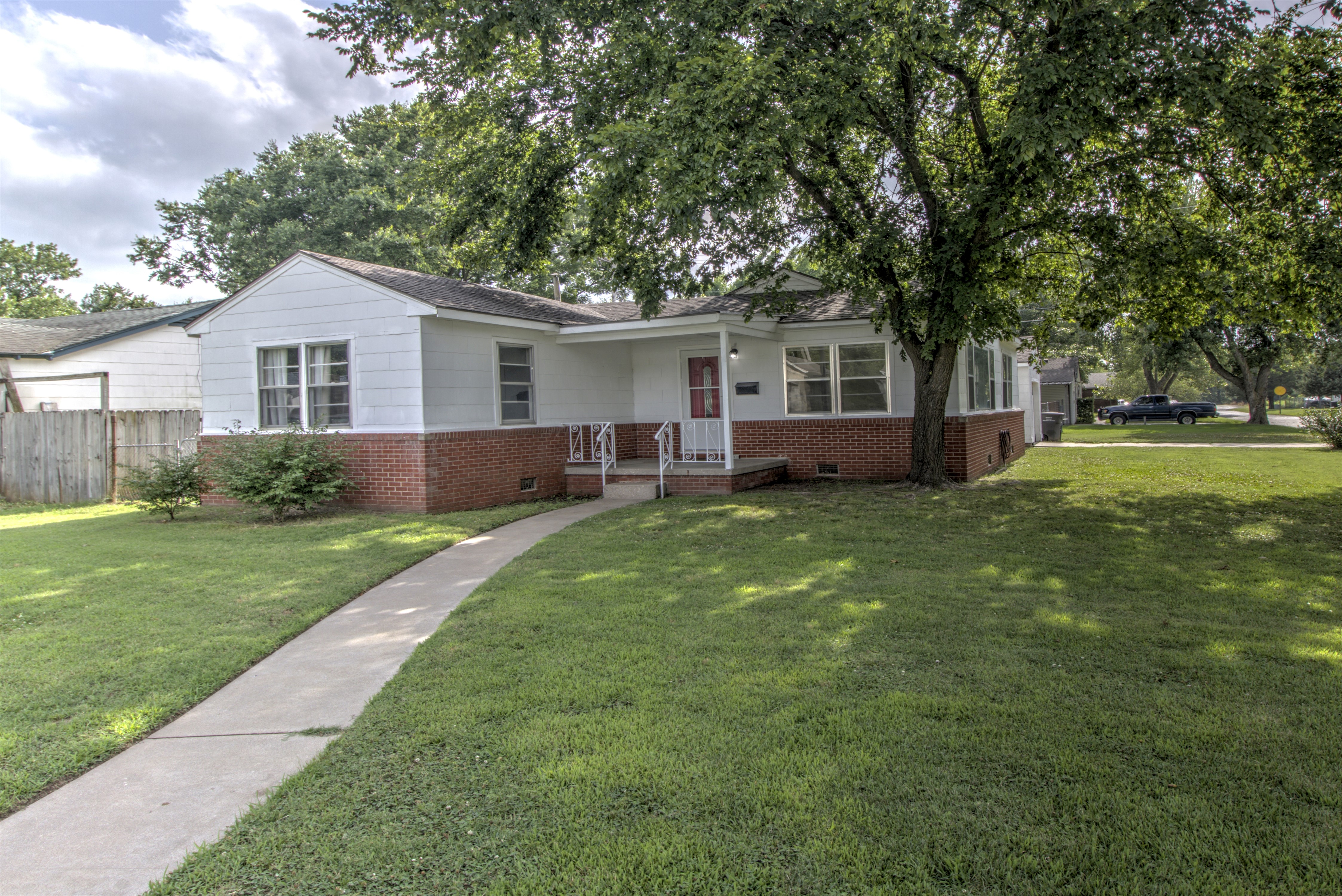 2301 S Osage Avenue Property Photo 1