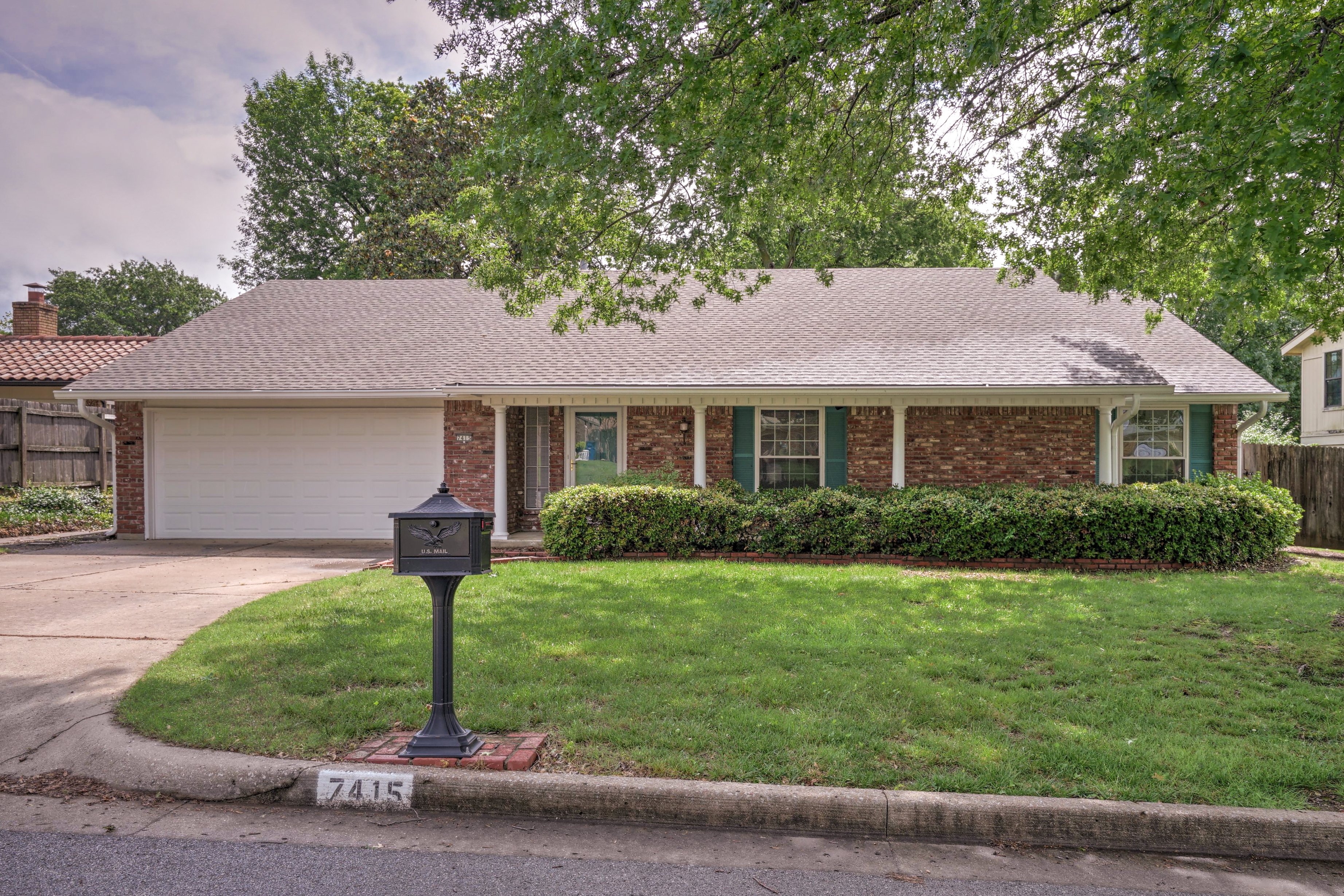 7415 S Lakewood Avenue Property Photo 1