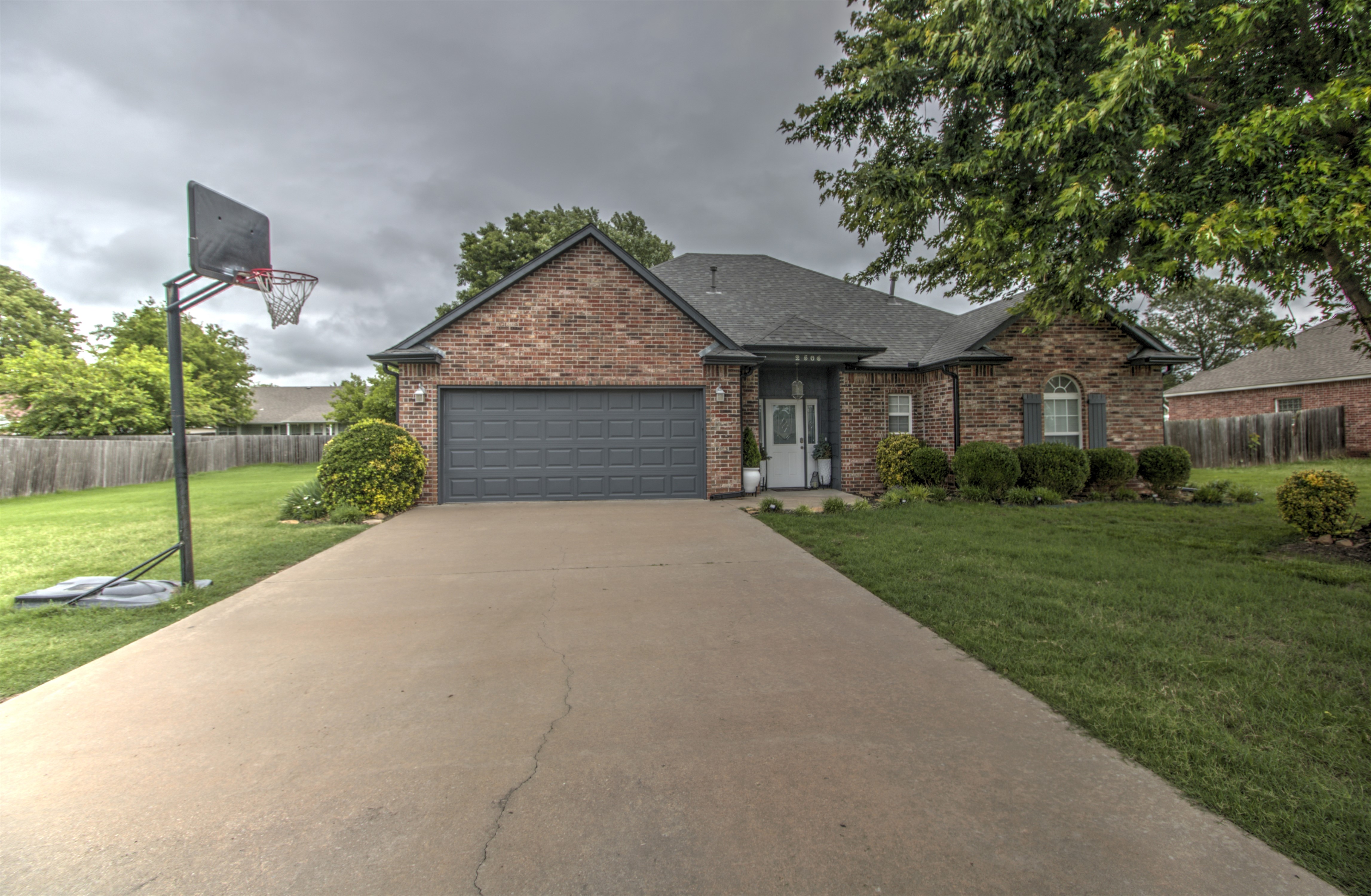 2506 Highwood Place Property Photo 1