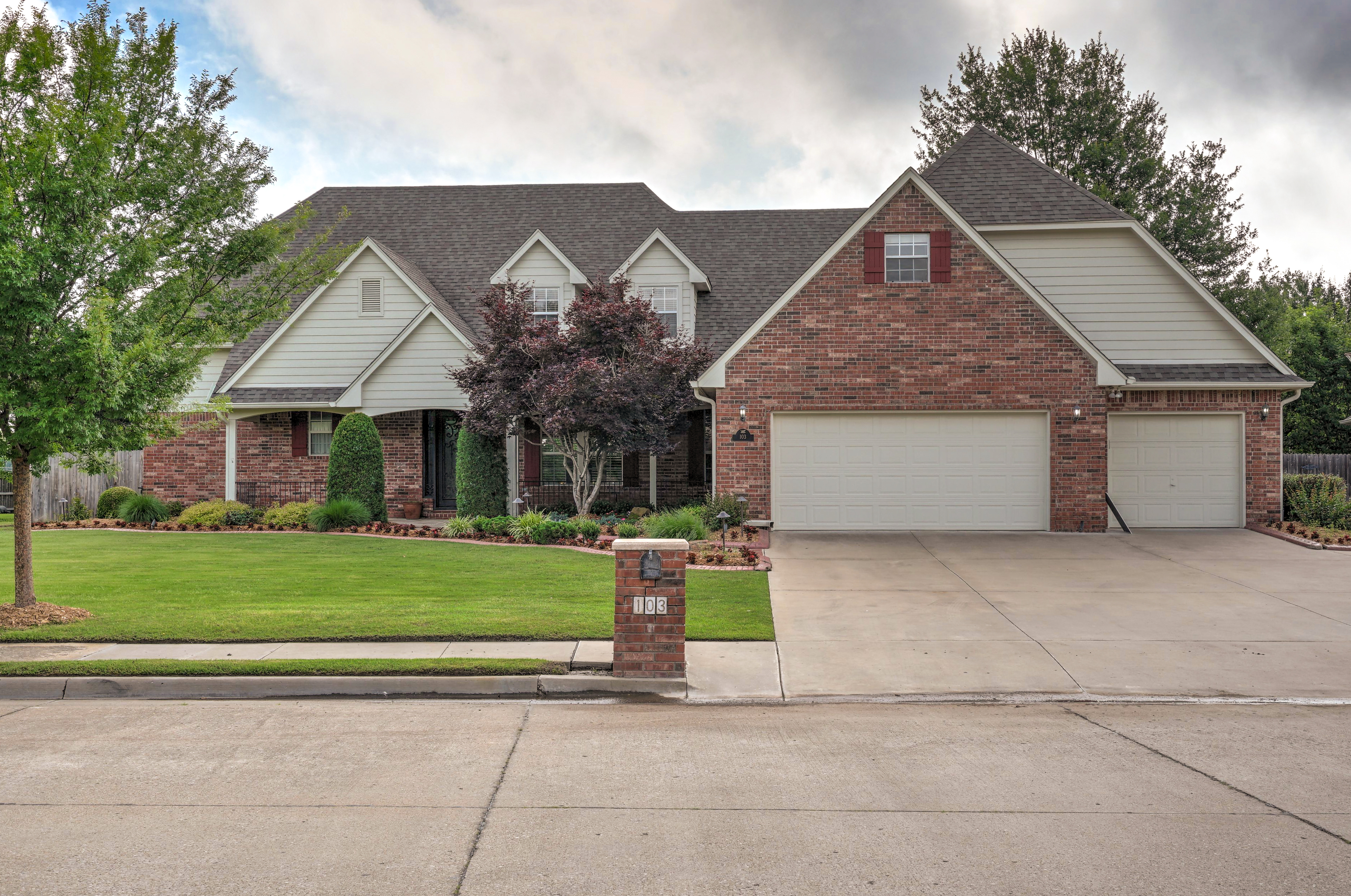 103 S Forest Ridge Boulevard Property Photo 1