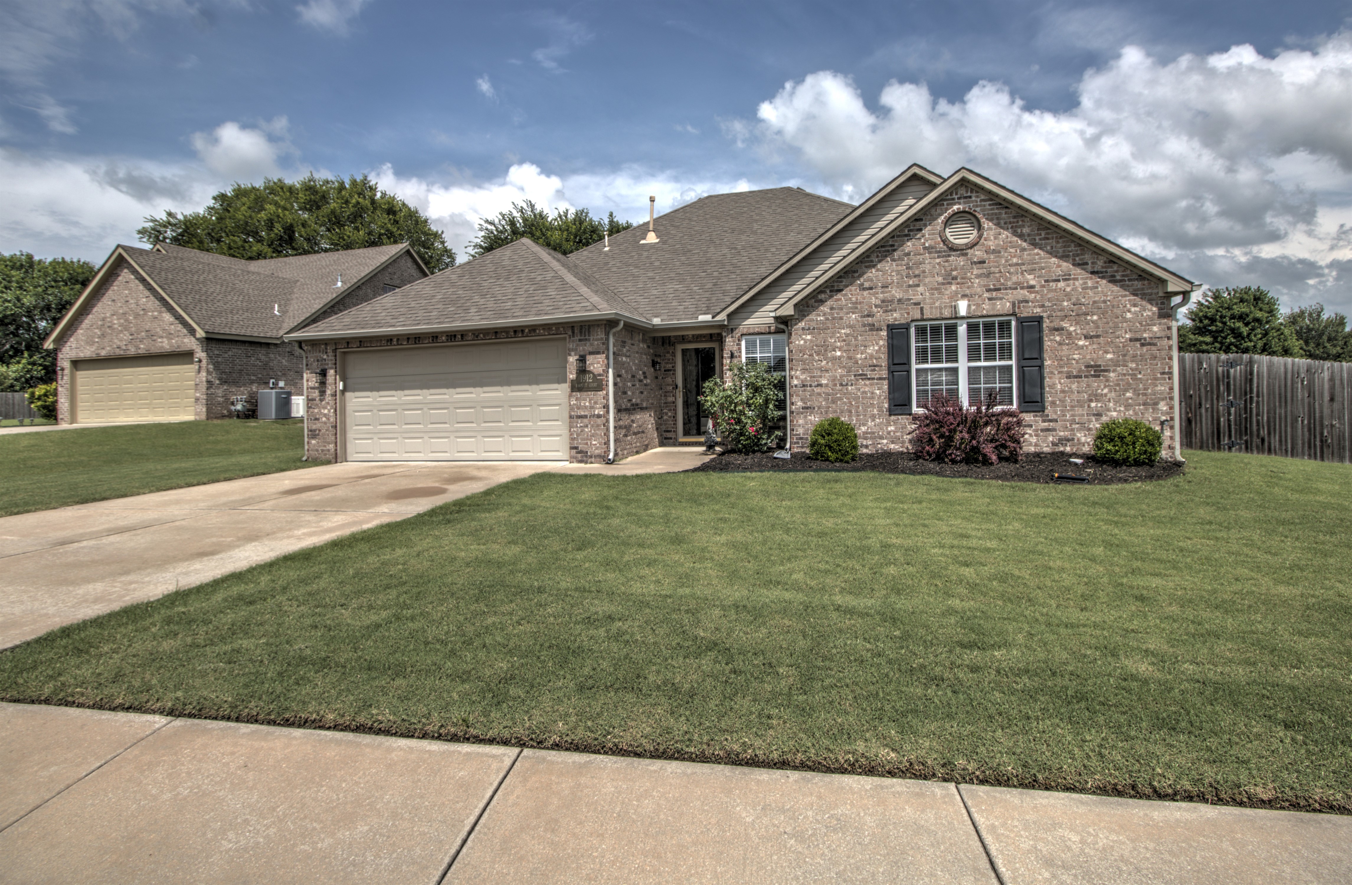 1912 Barnett Court Property Photo 1