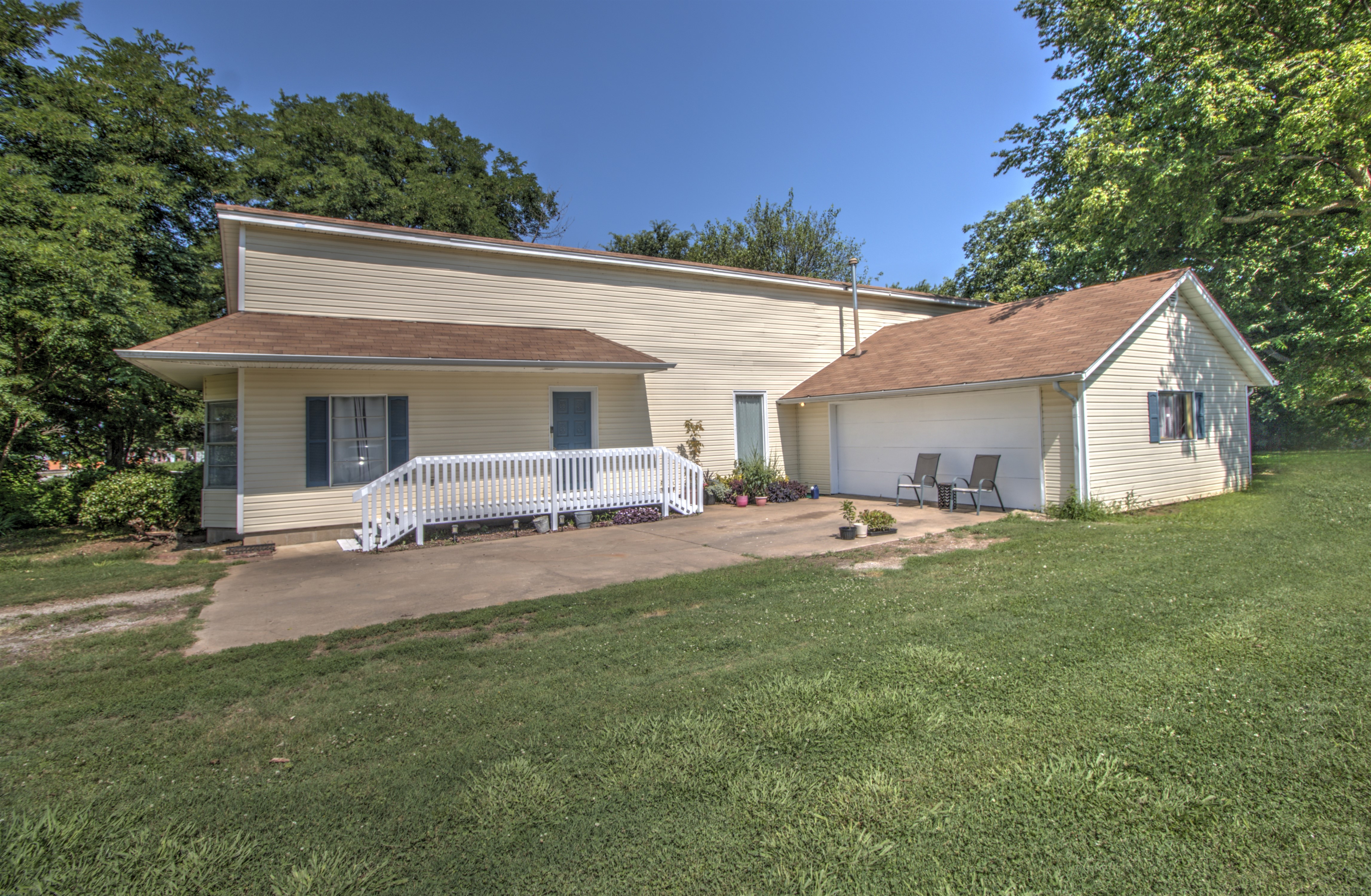 230 E Cooweescoowee Avenue Property Photo 1
