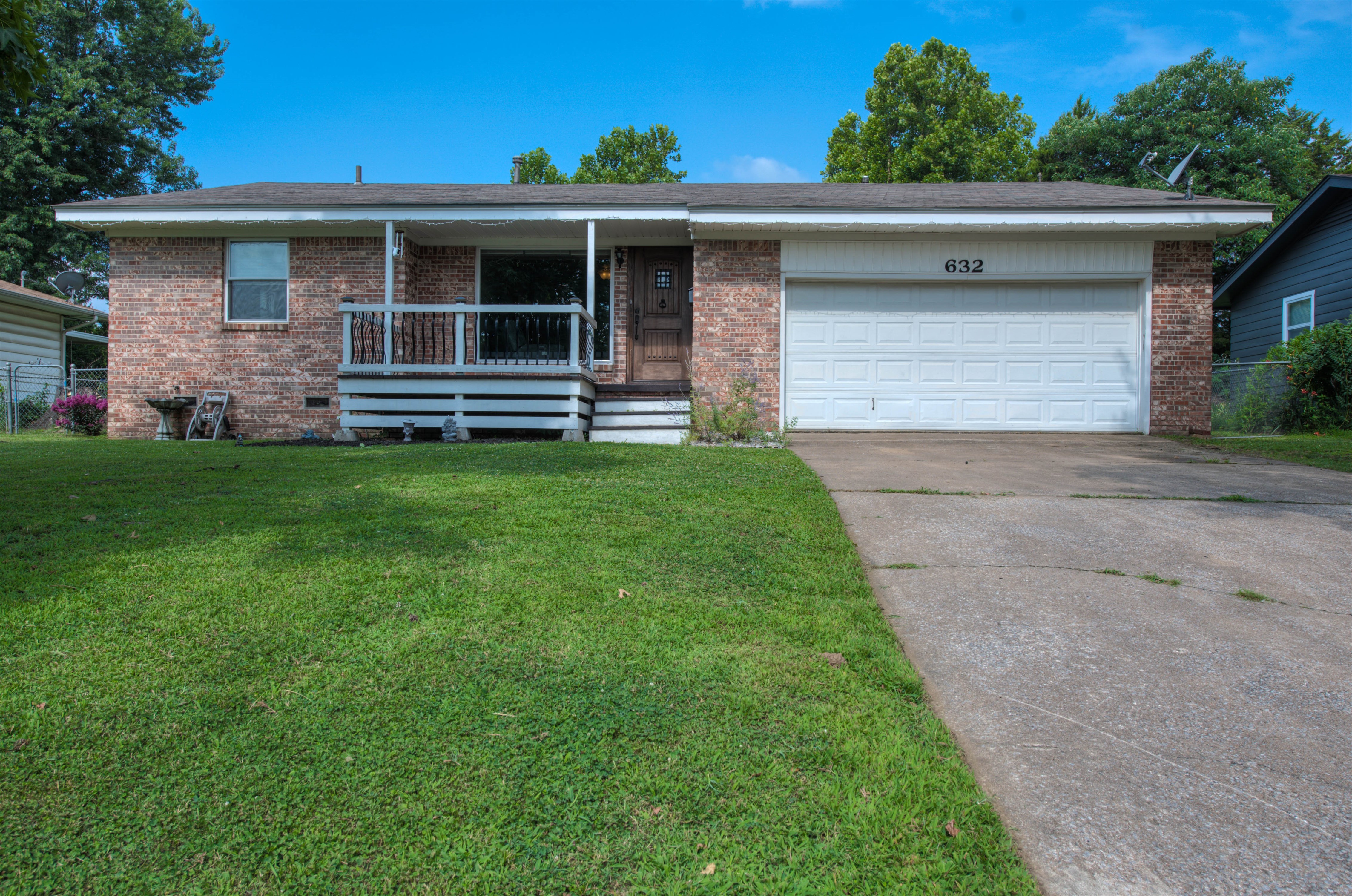 632 N Moccasin Place Property Photo 1