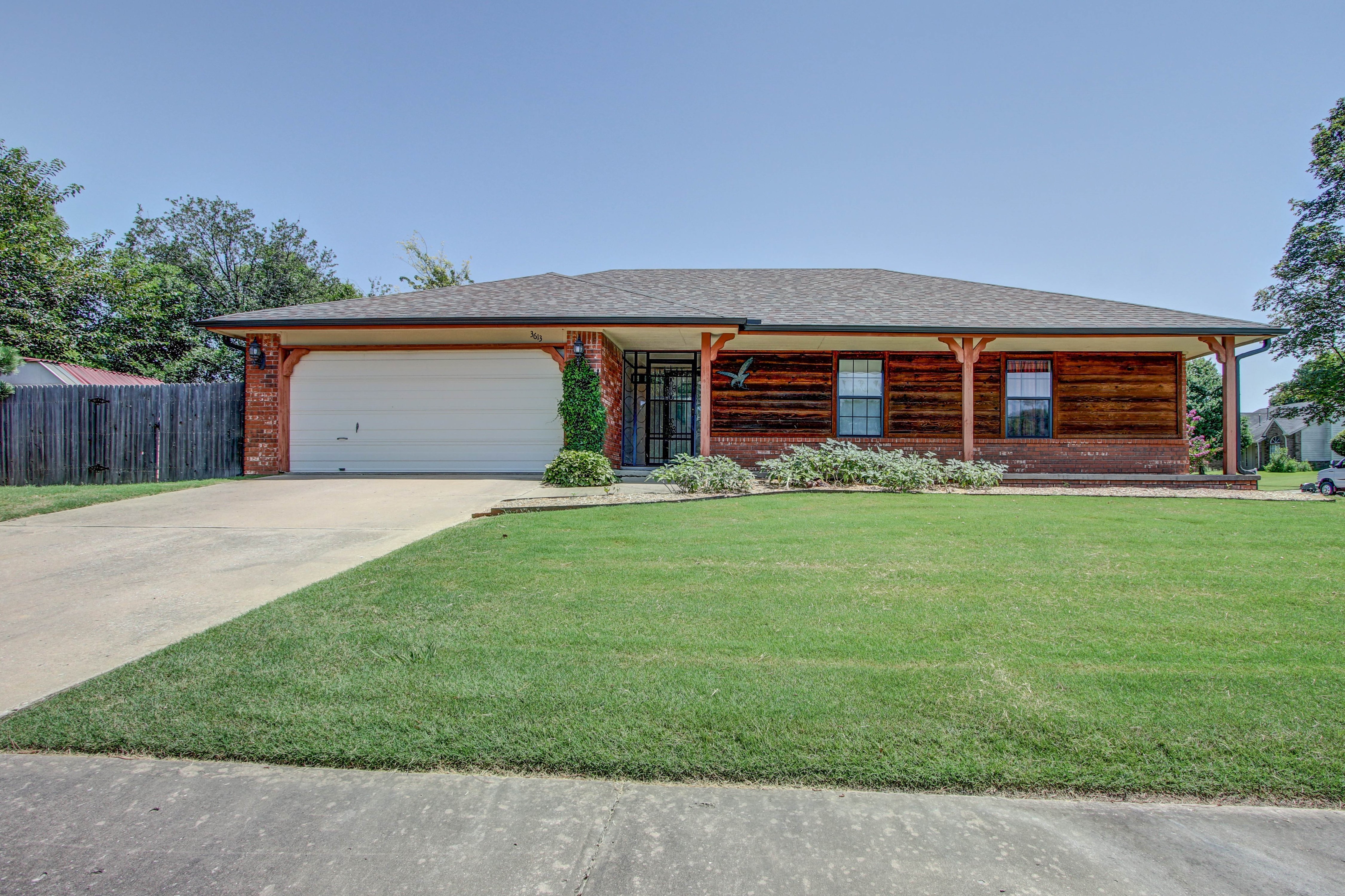3613 S Sycamore Avenue Property Photo 1