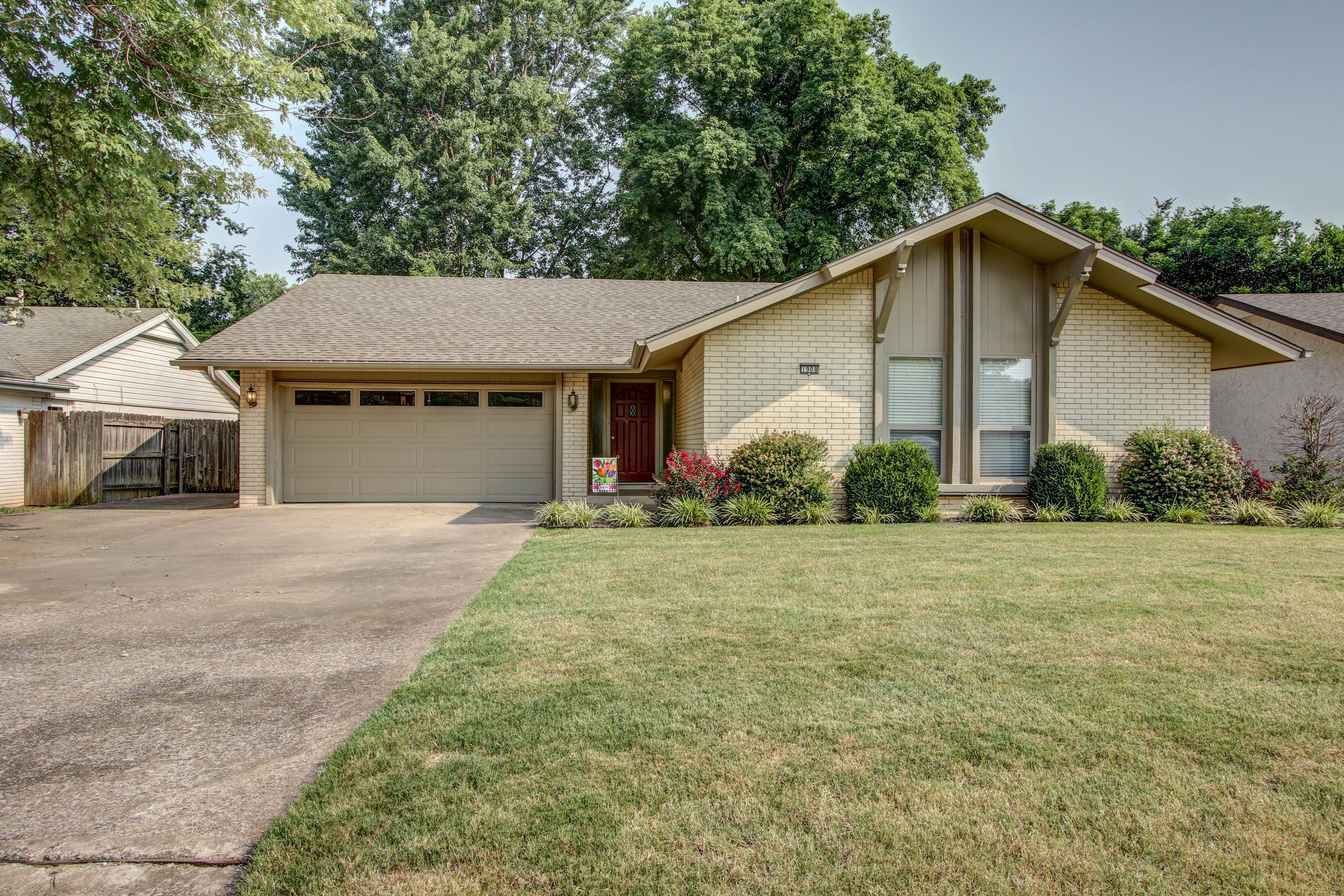 1908 W Nashville Street Property Photo 1