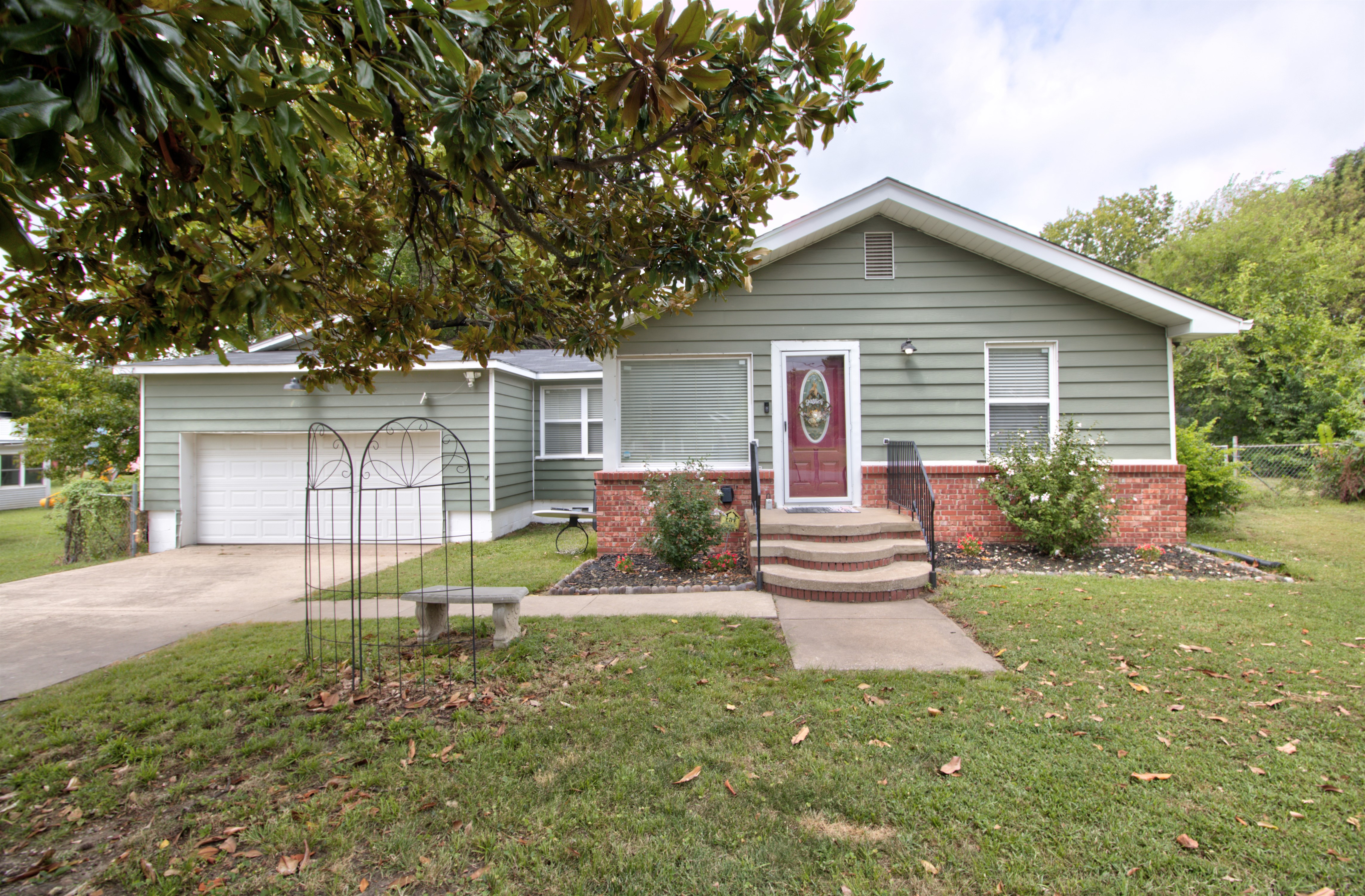 4724 S Santa Fe Avenue Property Photo 1