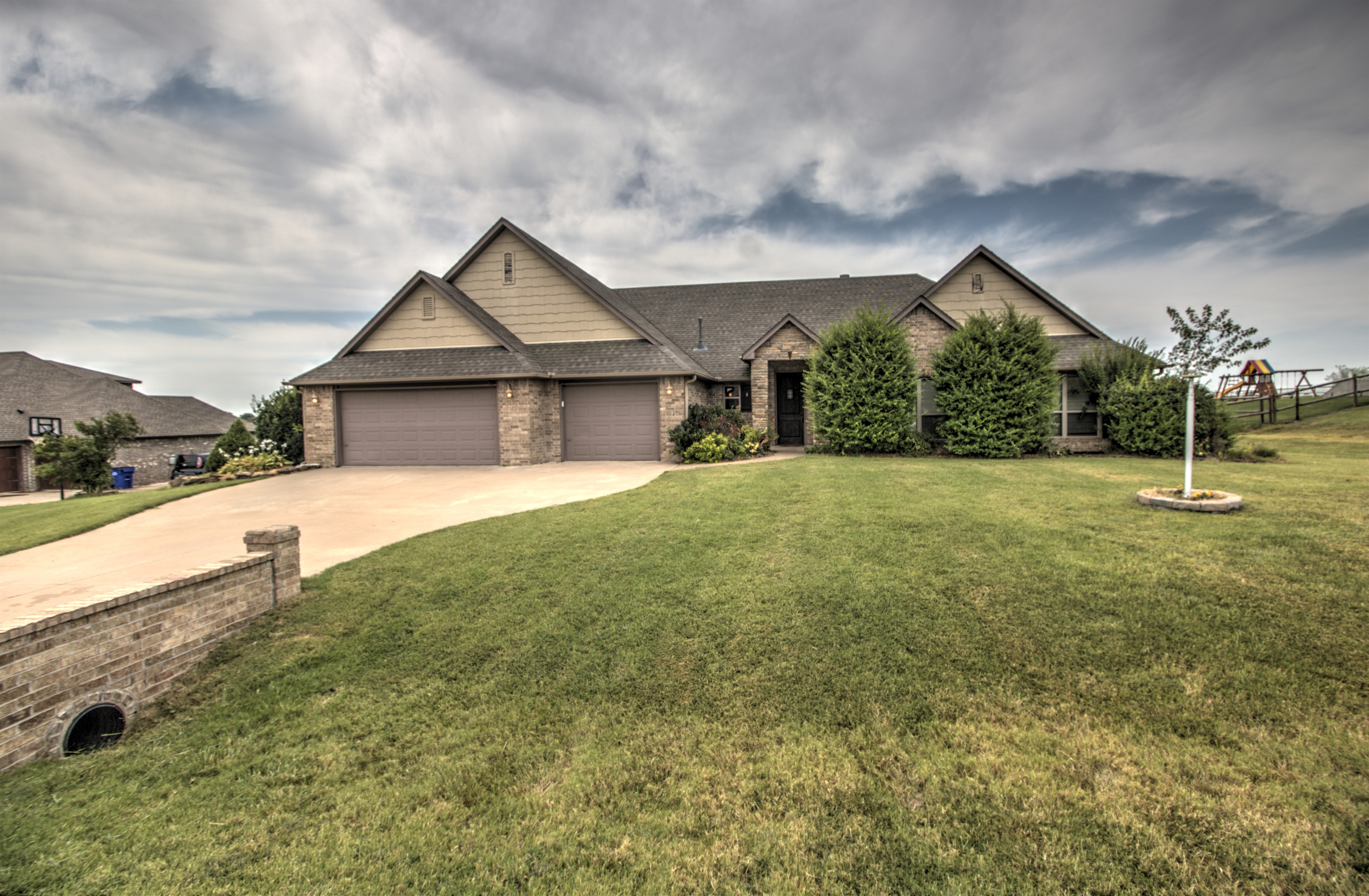 4806 Breeze Drive Property Photo 1