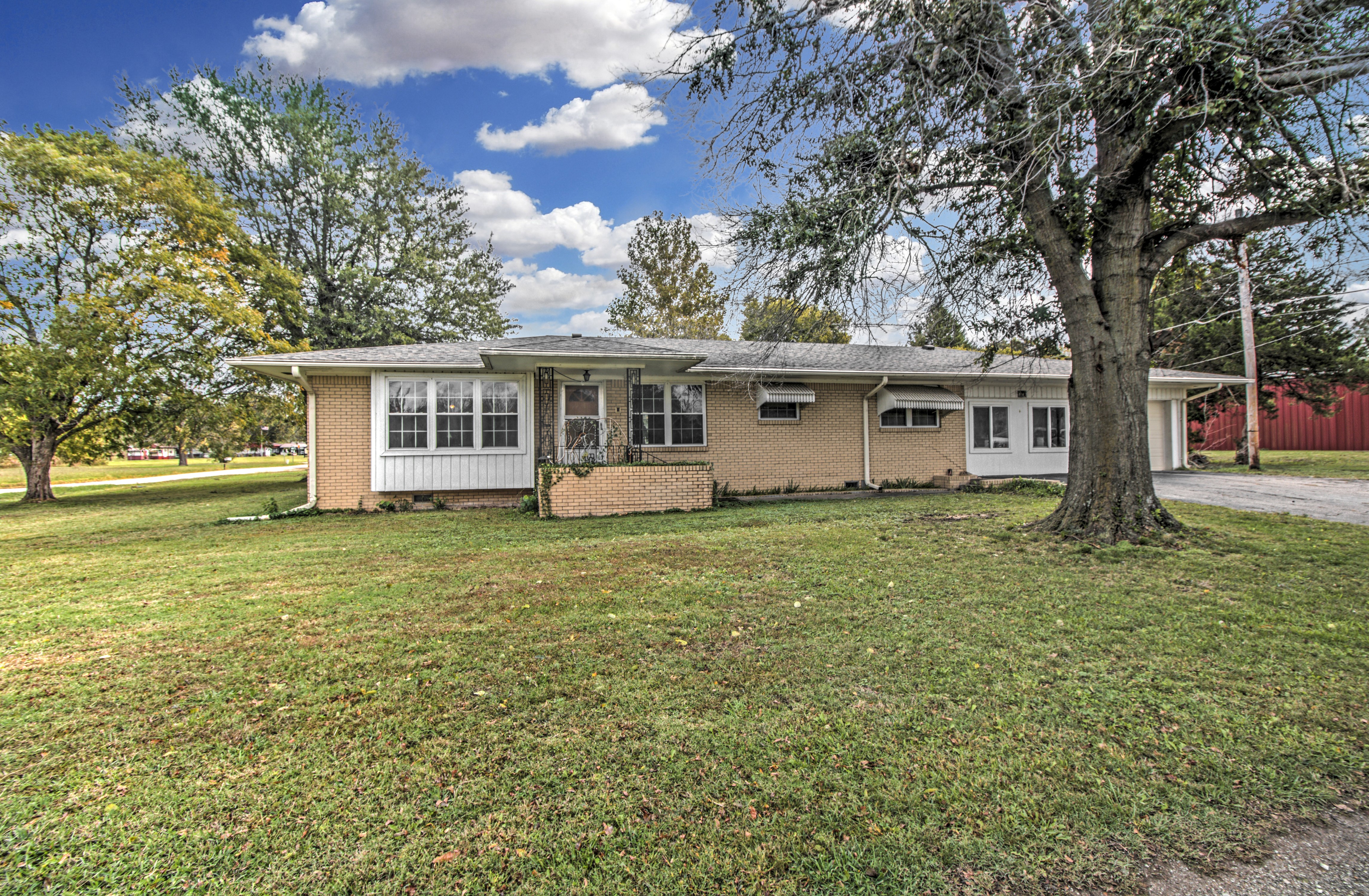 137 S Hill Street Property Photo 1