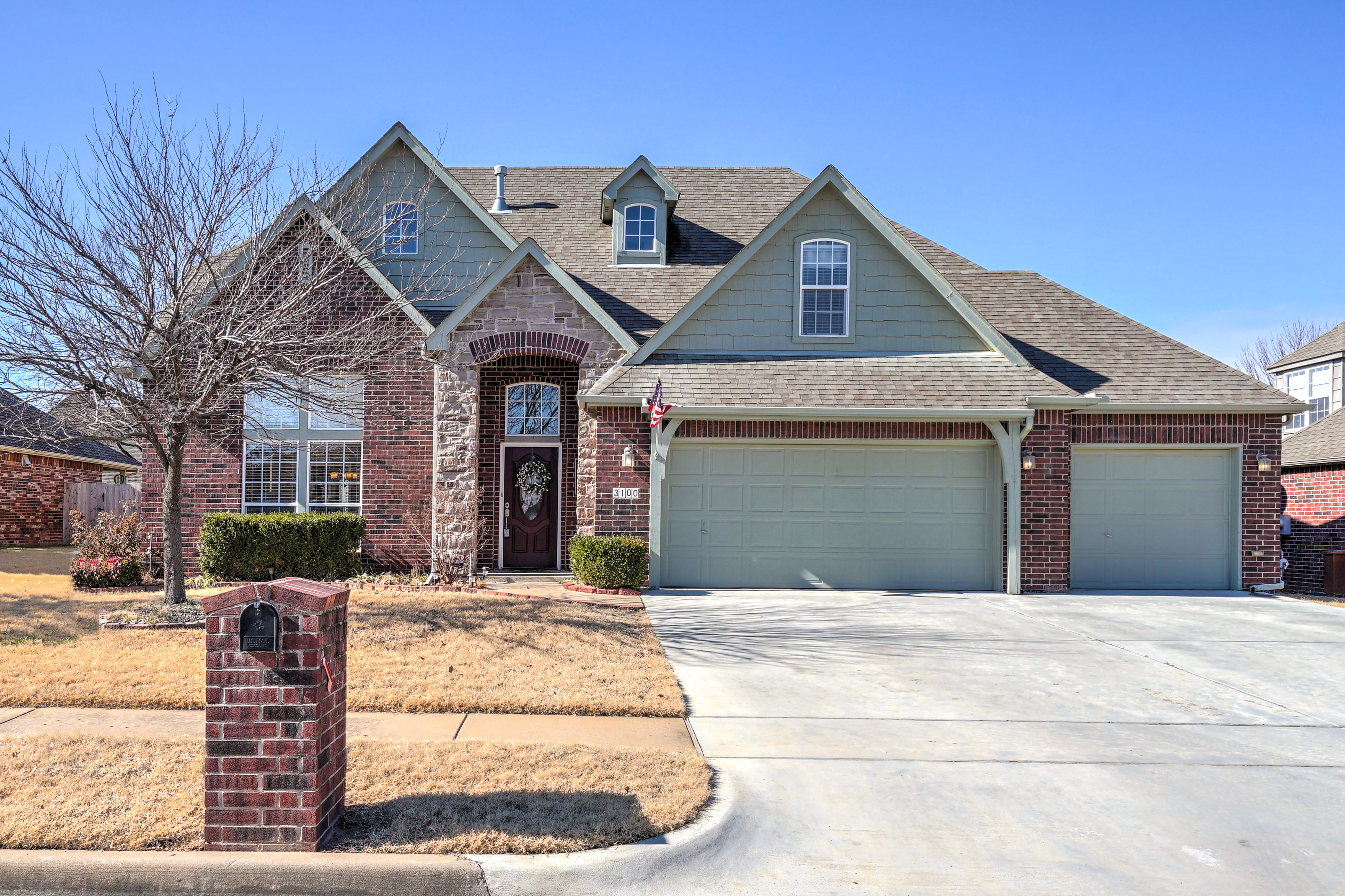 3100 S Tamarack Avenue Property Photo 1