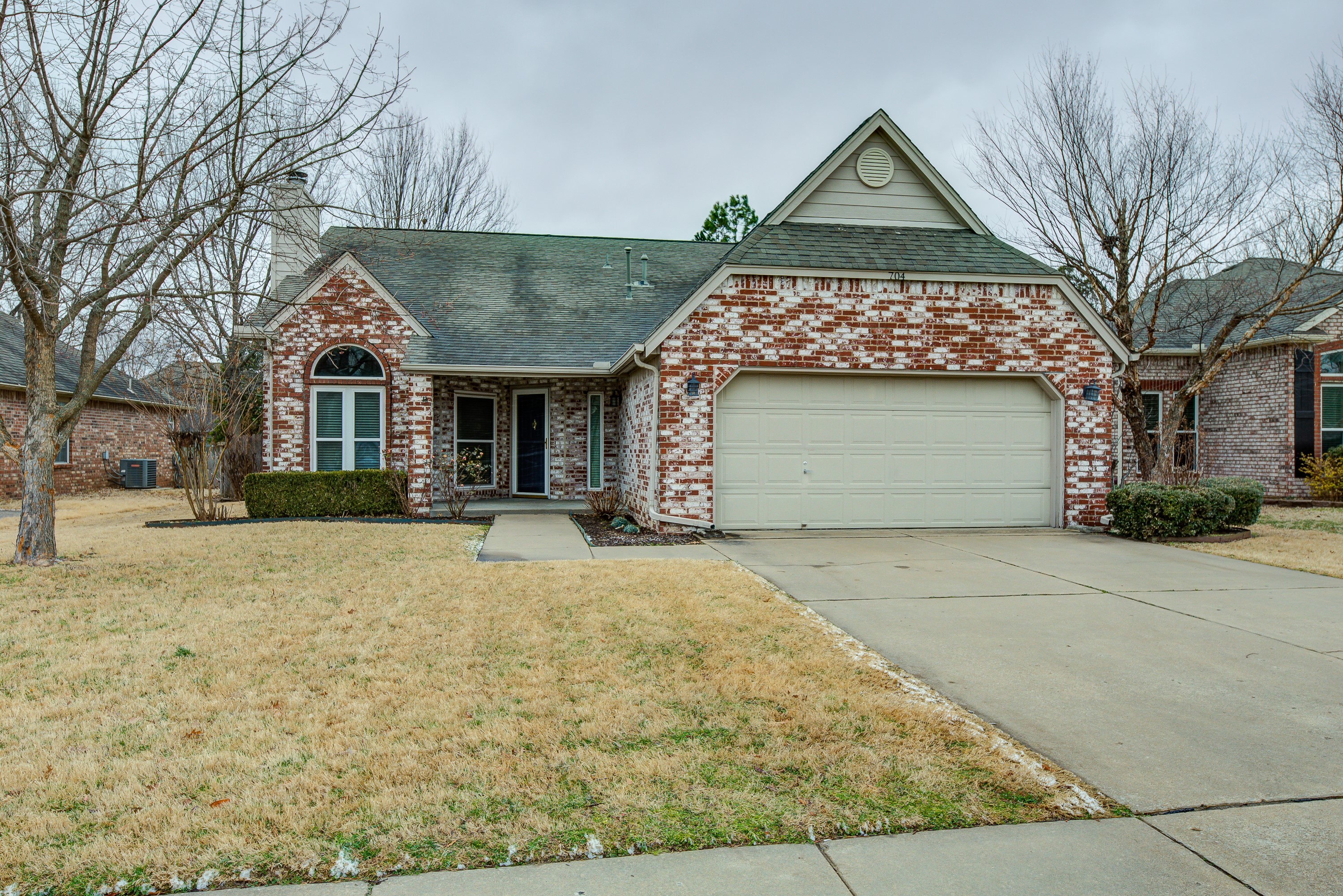 704 N Laurel Avenue Property Photo 1