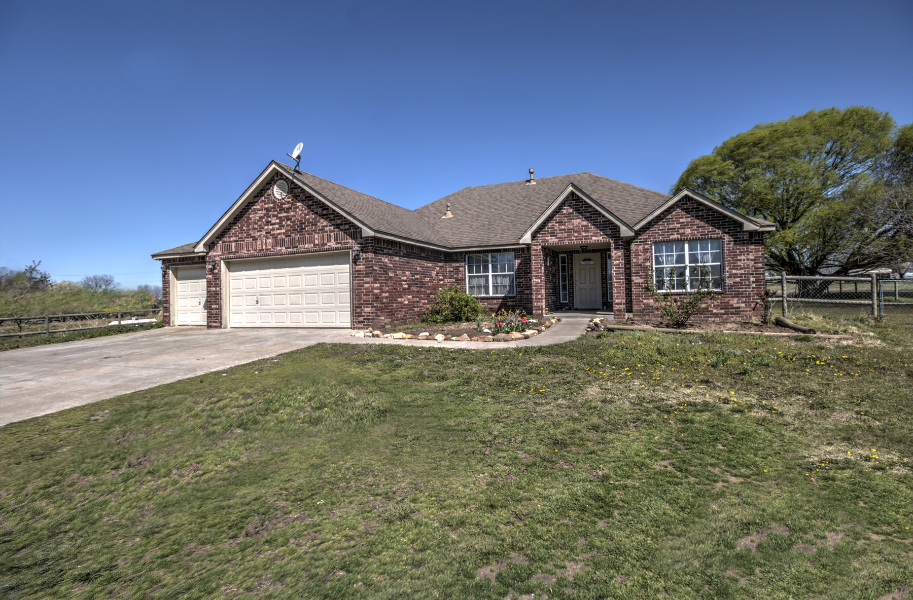 2545 E 410 Road Property Photo 1
