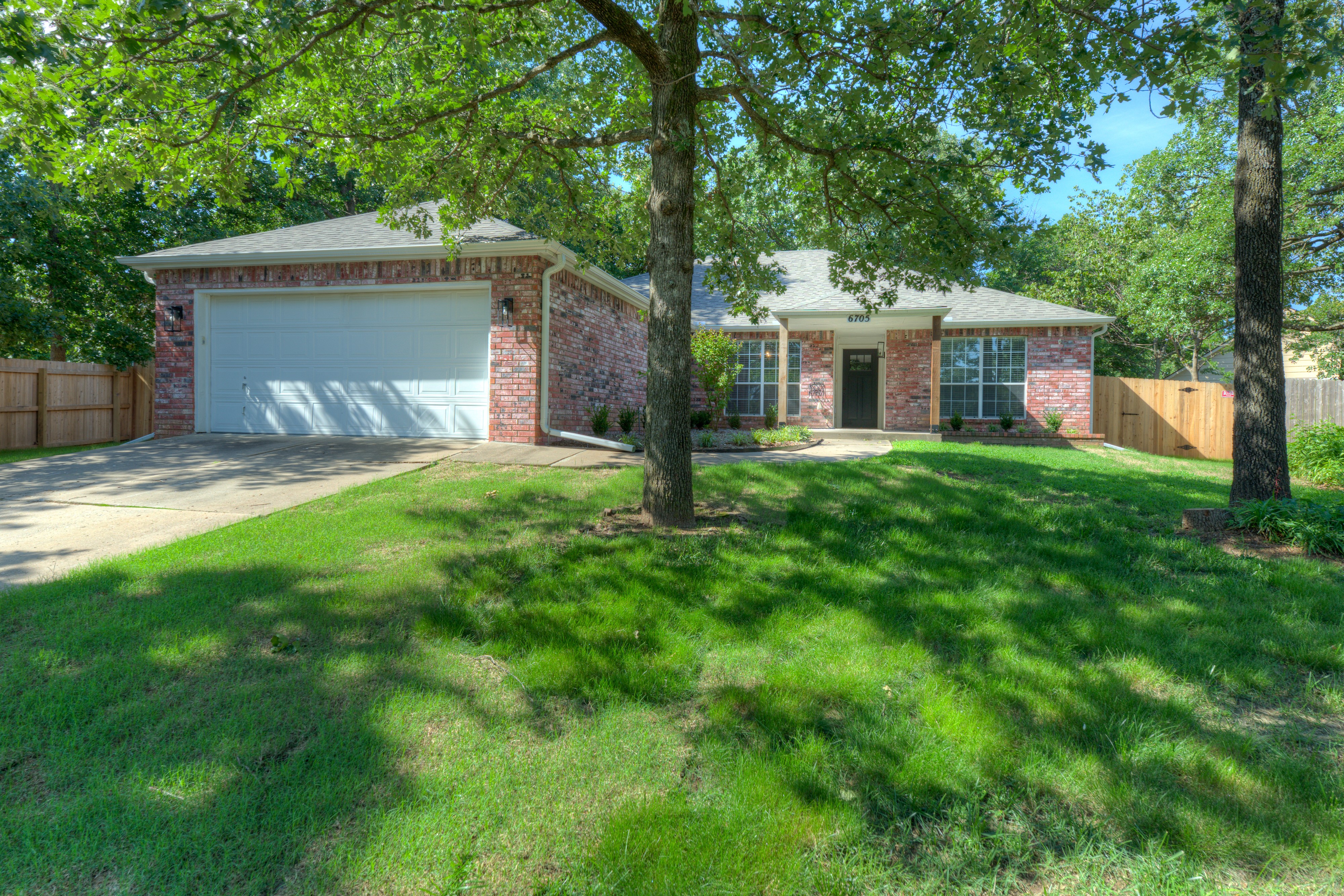 6705 Silver Oak Circle Property Photo 1