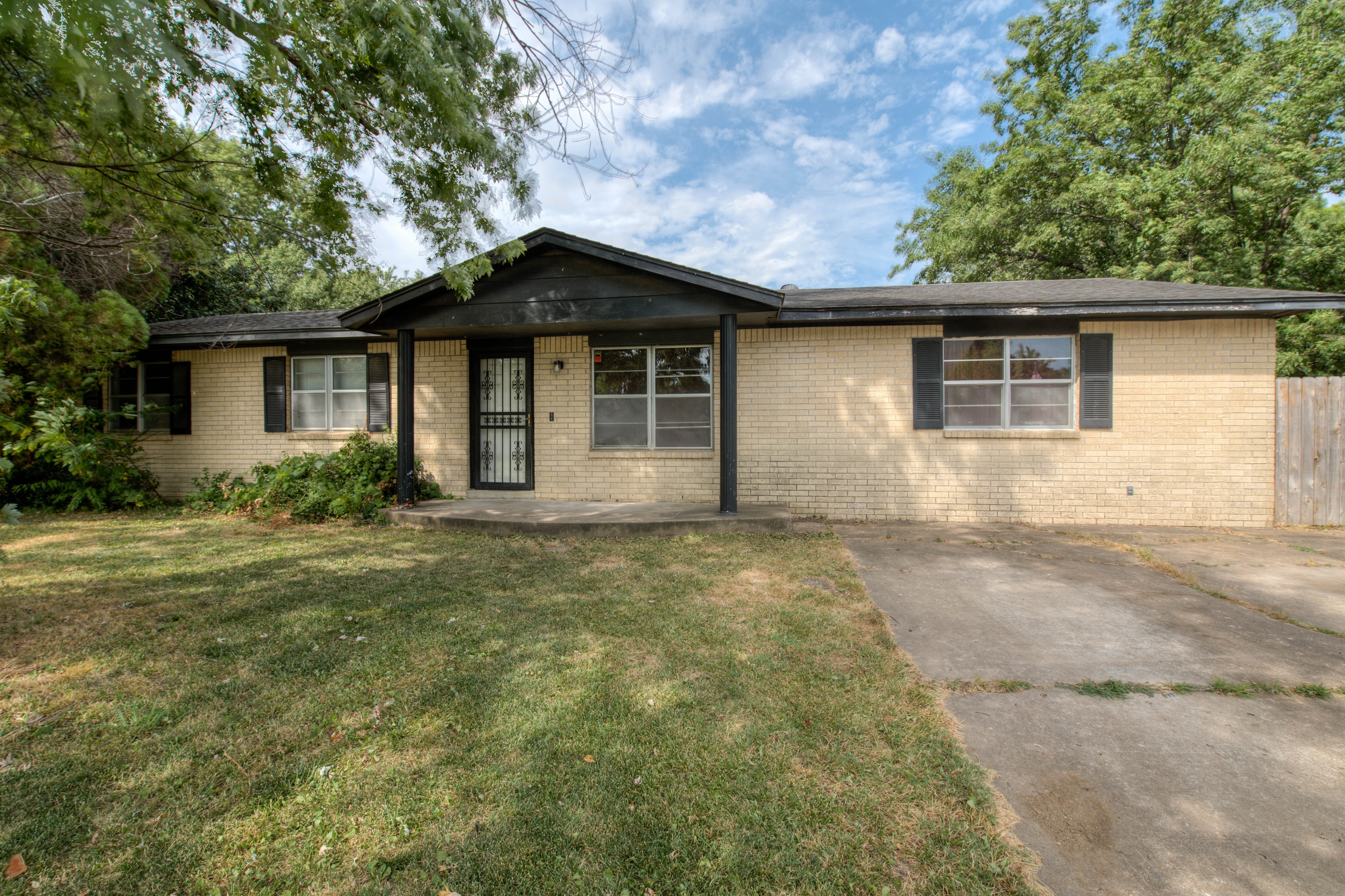 1800 Southridge Drive Property Photo 1