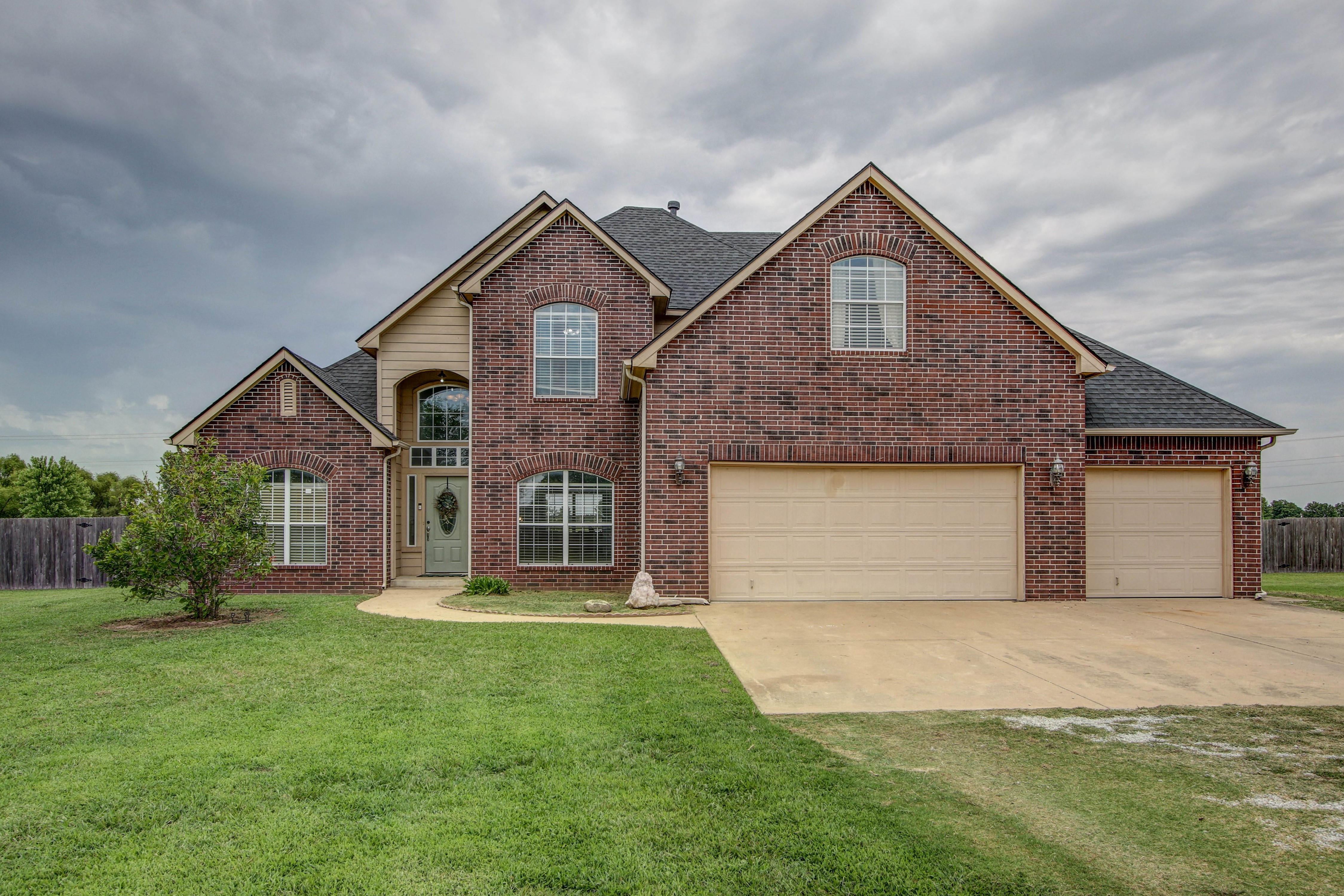 2755 E 410 Road Property Photo 1
