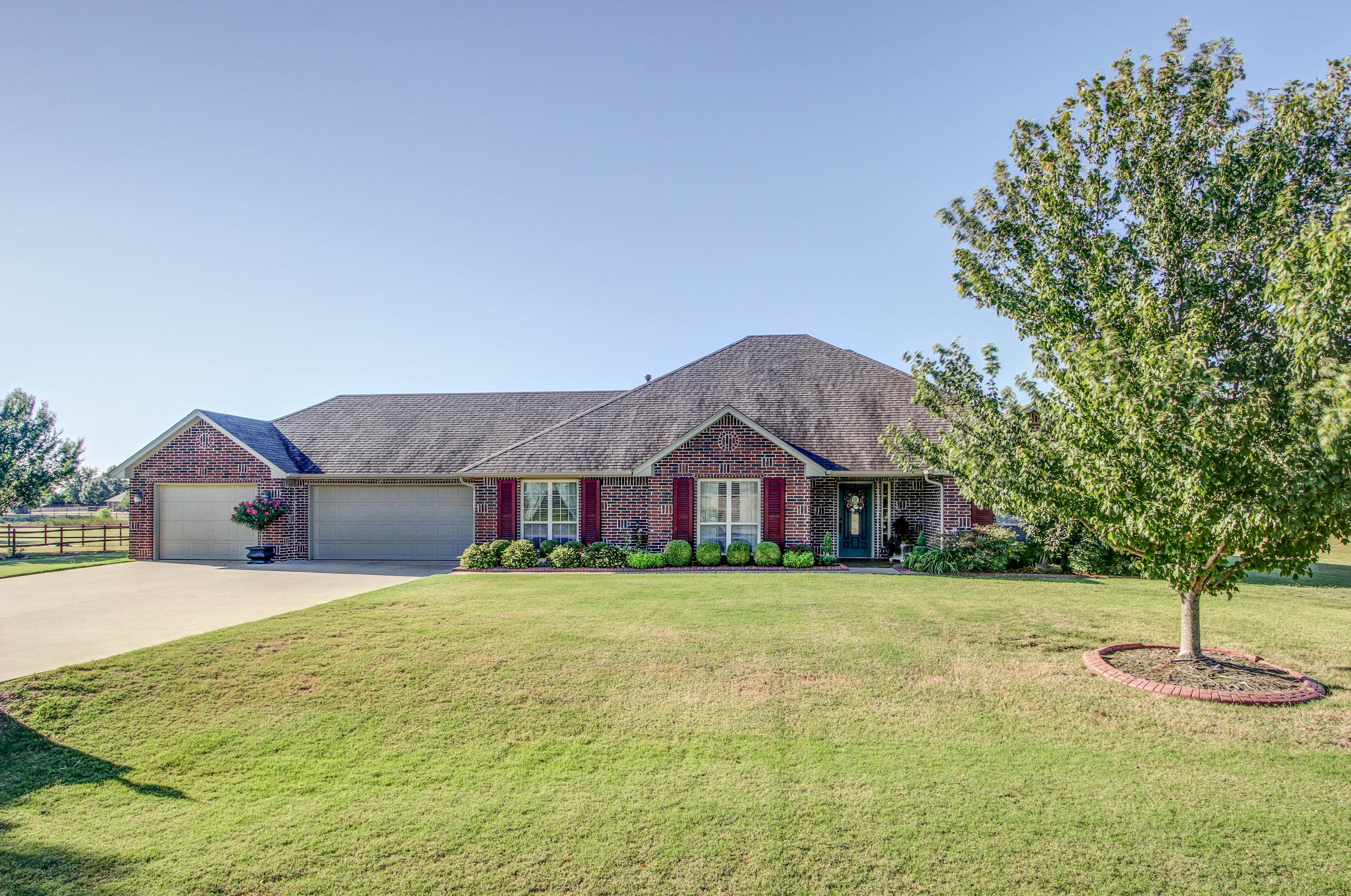 4890 Breeze Drive Property Photo 1