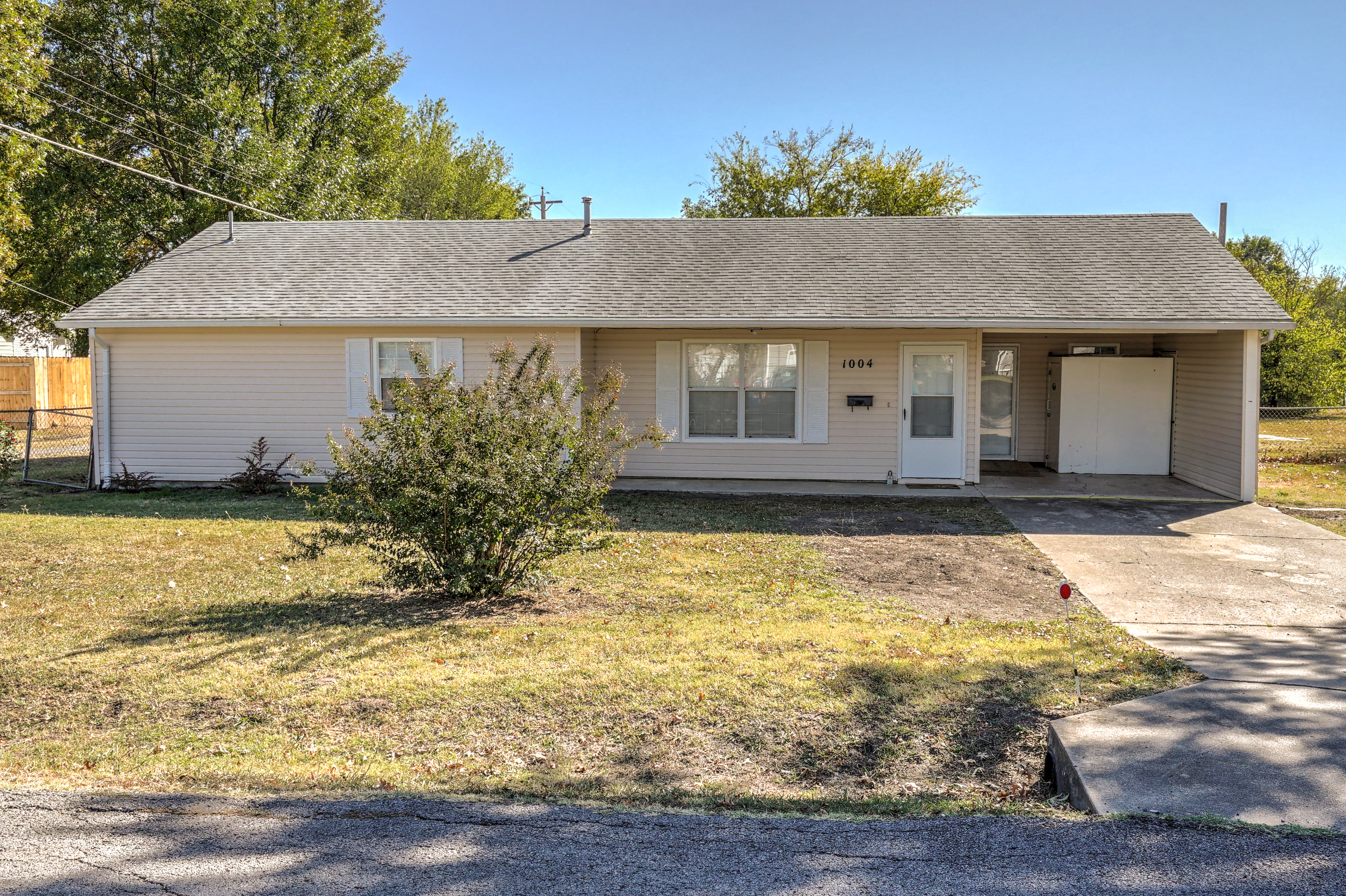 1004 SE 2nd Street Property Photo 1