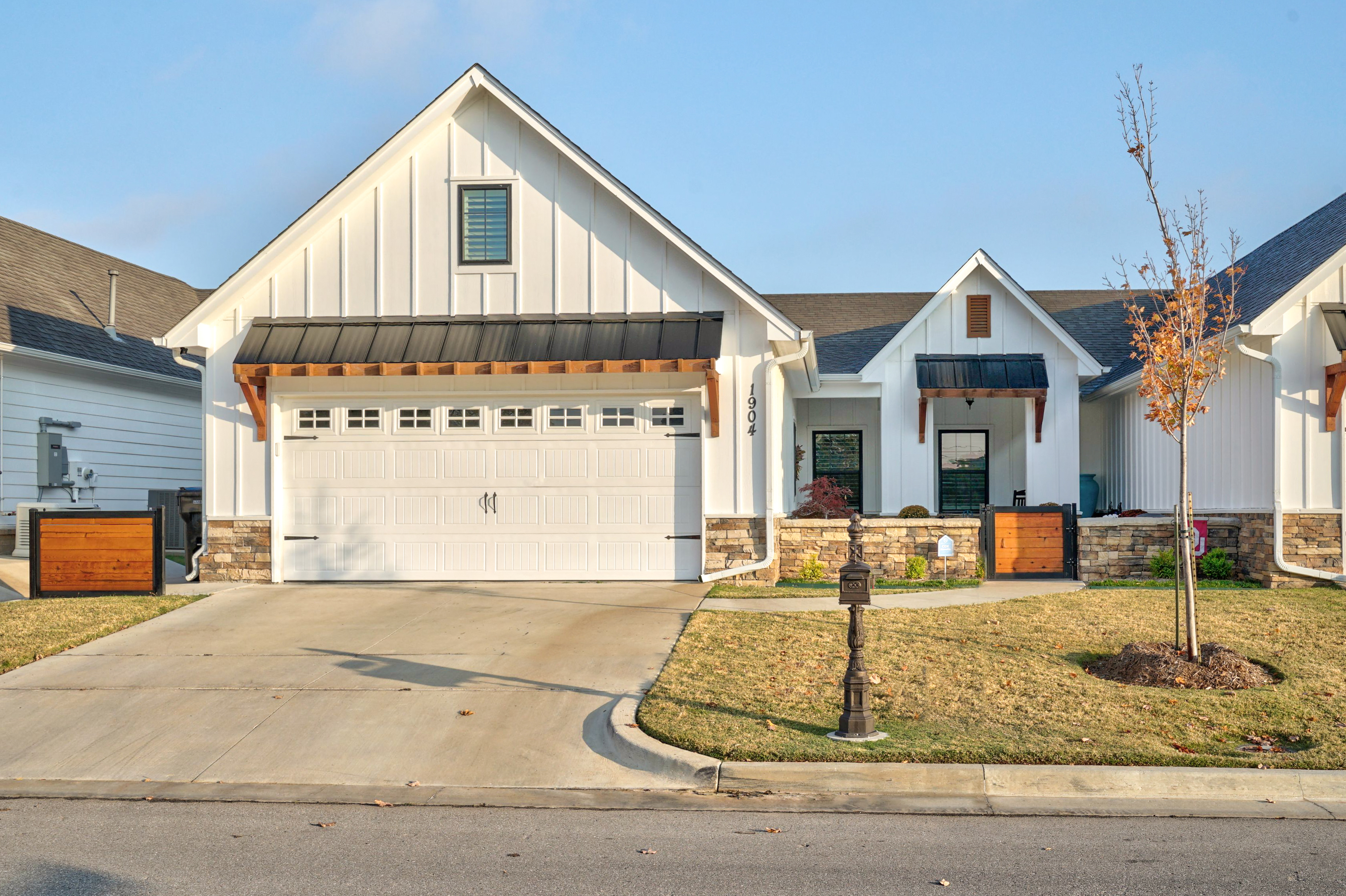 1904 W Imperial Place Property Photo 1