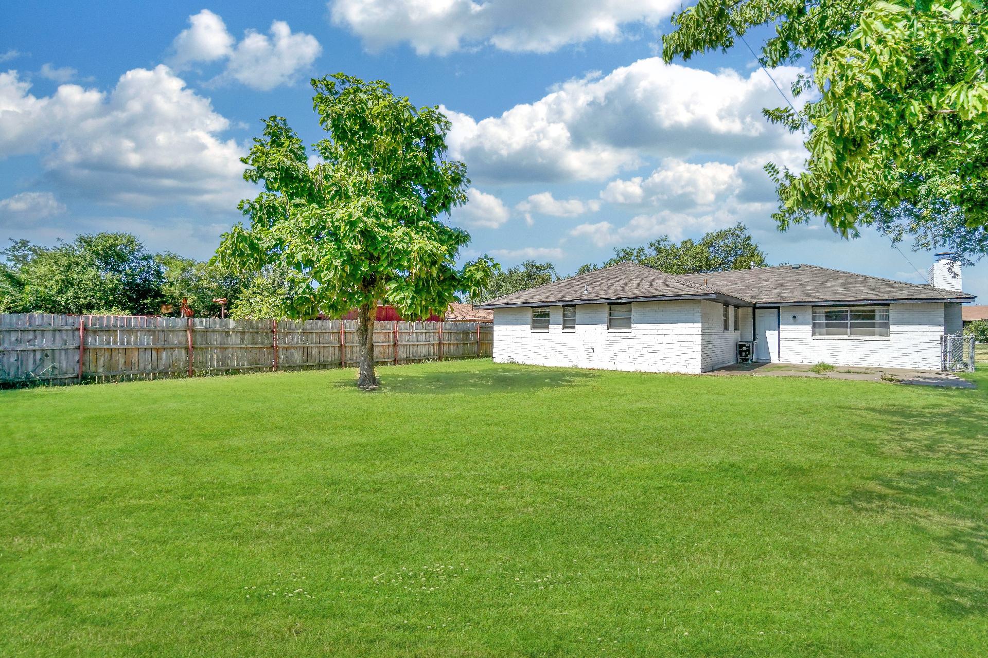 1445 Nw Great Plains Boulevard Property Photo 8